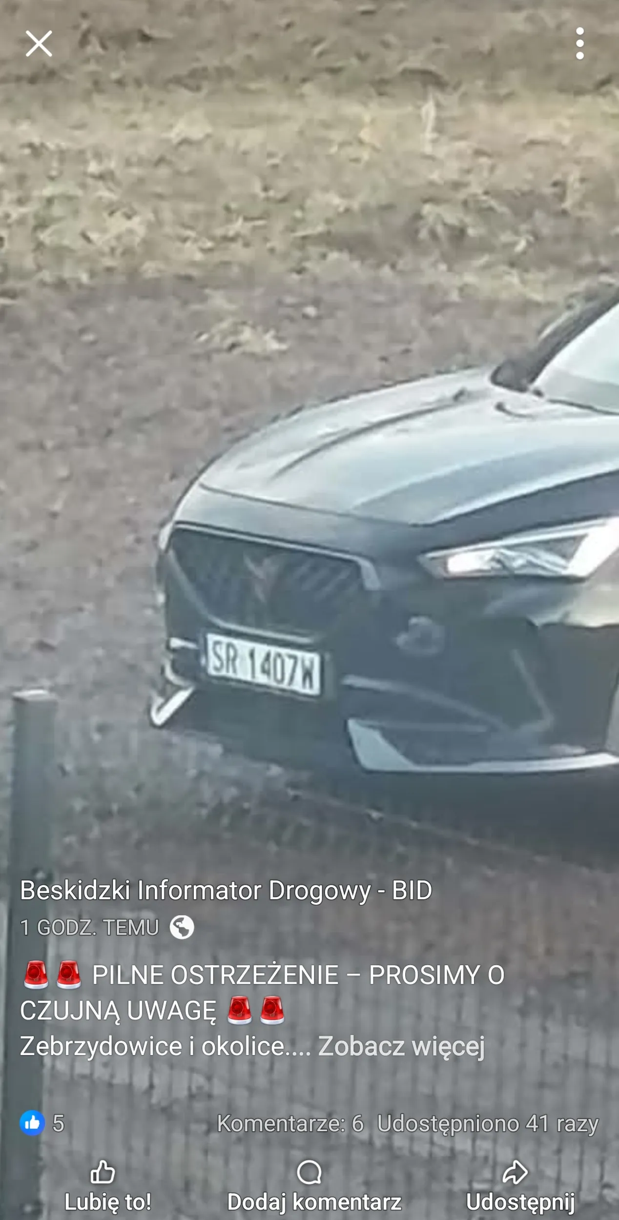 2 panow obserwują domy, zagadują ludzi zeby tylko wejsc im do domów. Bardzo podejrzani