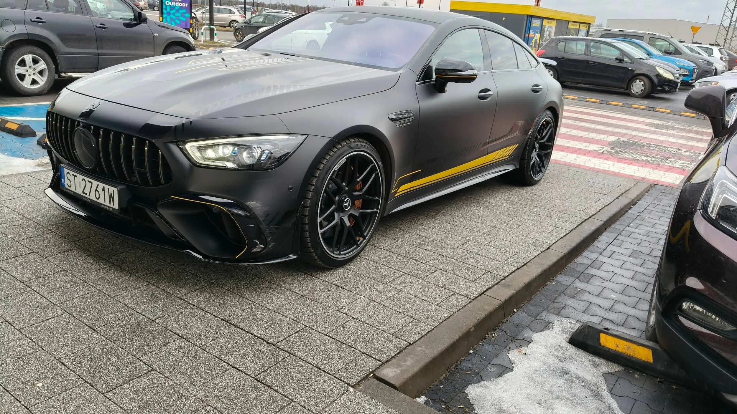 Jak by mógł to by wjechał do sklepu