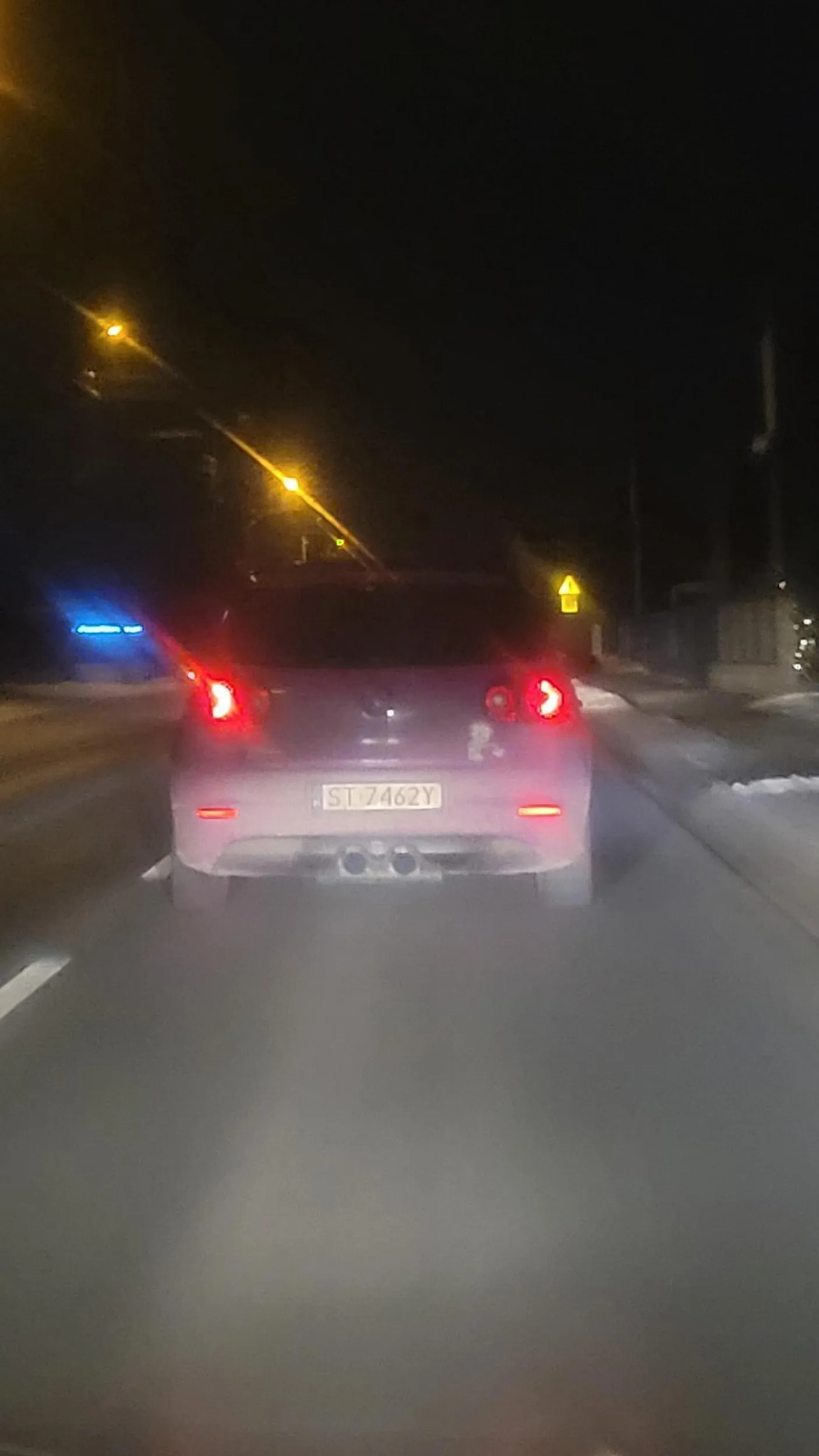 Światła tylnie mają wiele do powiedzenia. Świeci sie tylko połowa a stop tylko w prawej lampie