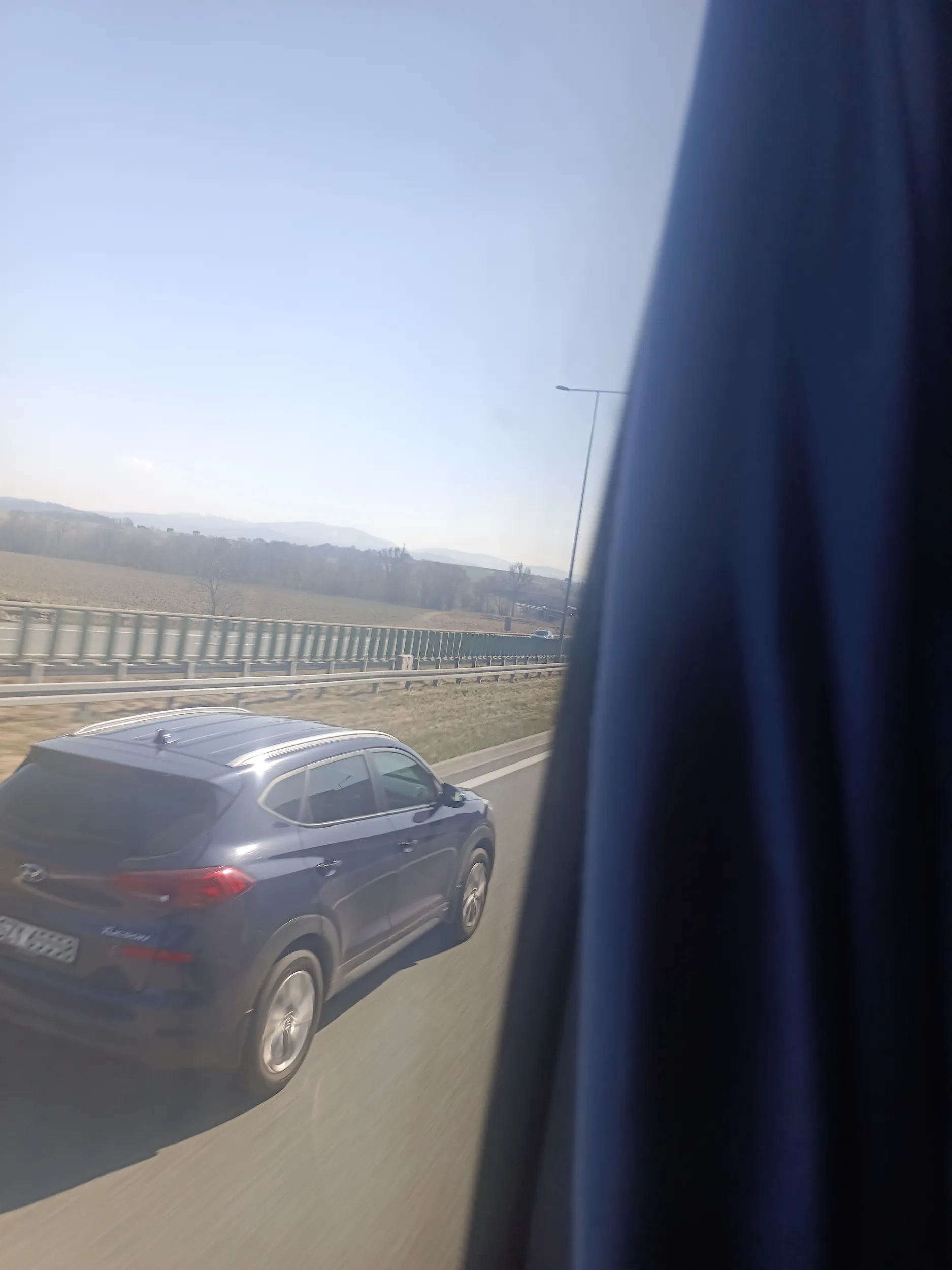 jezdzi jak gej 50 po lewym pasie blokuje pas