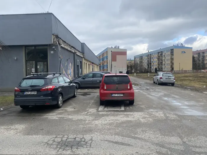 Jak byk 3 miejsca, nałogowo zajmuje 2 zakichany nieudacznik