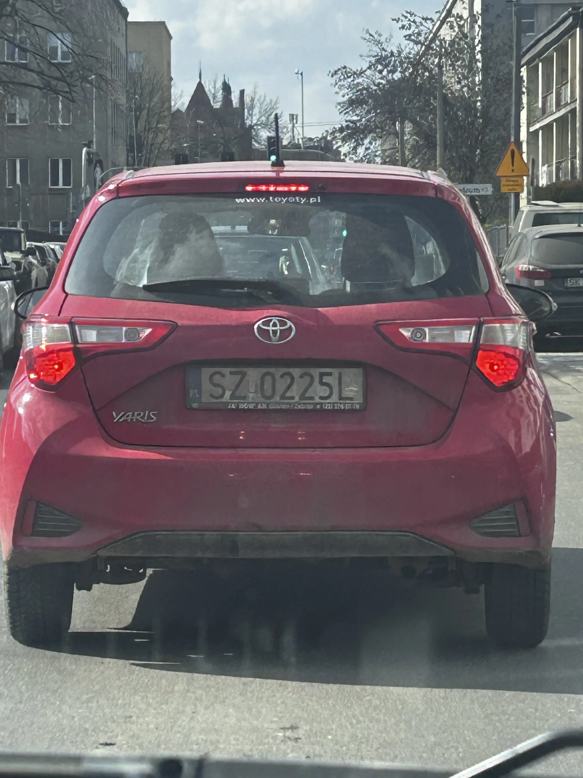 Polecam patrzec tej kobiecie na znaki drogowe, wymusiła pierwszeństwo wywołując prawie wypadek śmiertelny:) brawo BRAWO BRAWO