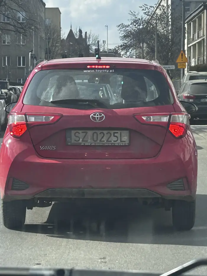 Polecam patrzec tej kobiecie na znaki drogowe, wymusiła pierwszeństwo wywołując prawie wypadek śmiertelny:) brawo BRAWO BRAWO