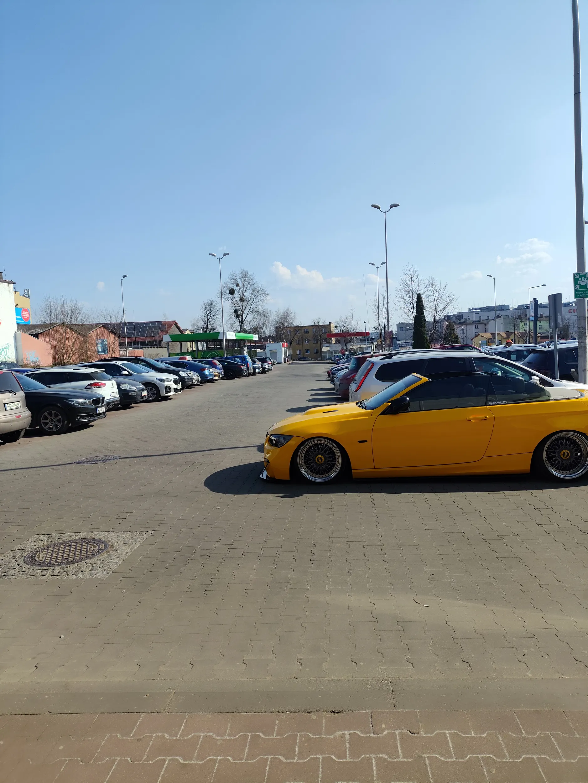 Właśnie że miejsce dla niepełnosprawnych znajduje się obok.