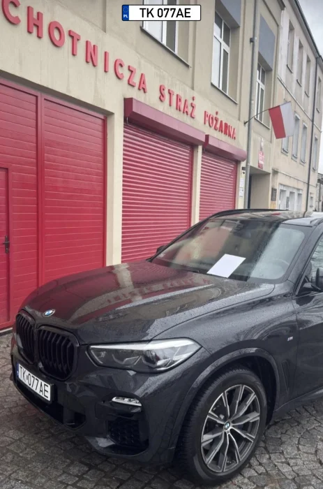 Zastawia bramę wyjazdu OSP mimo jasno zaznaczonego zakazu parkowania 