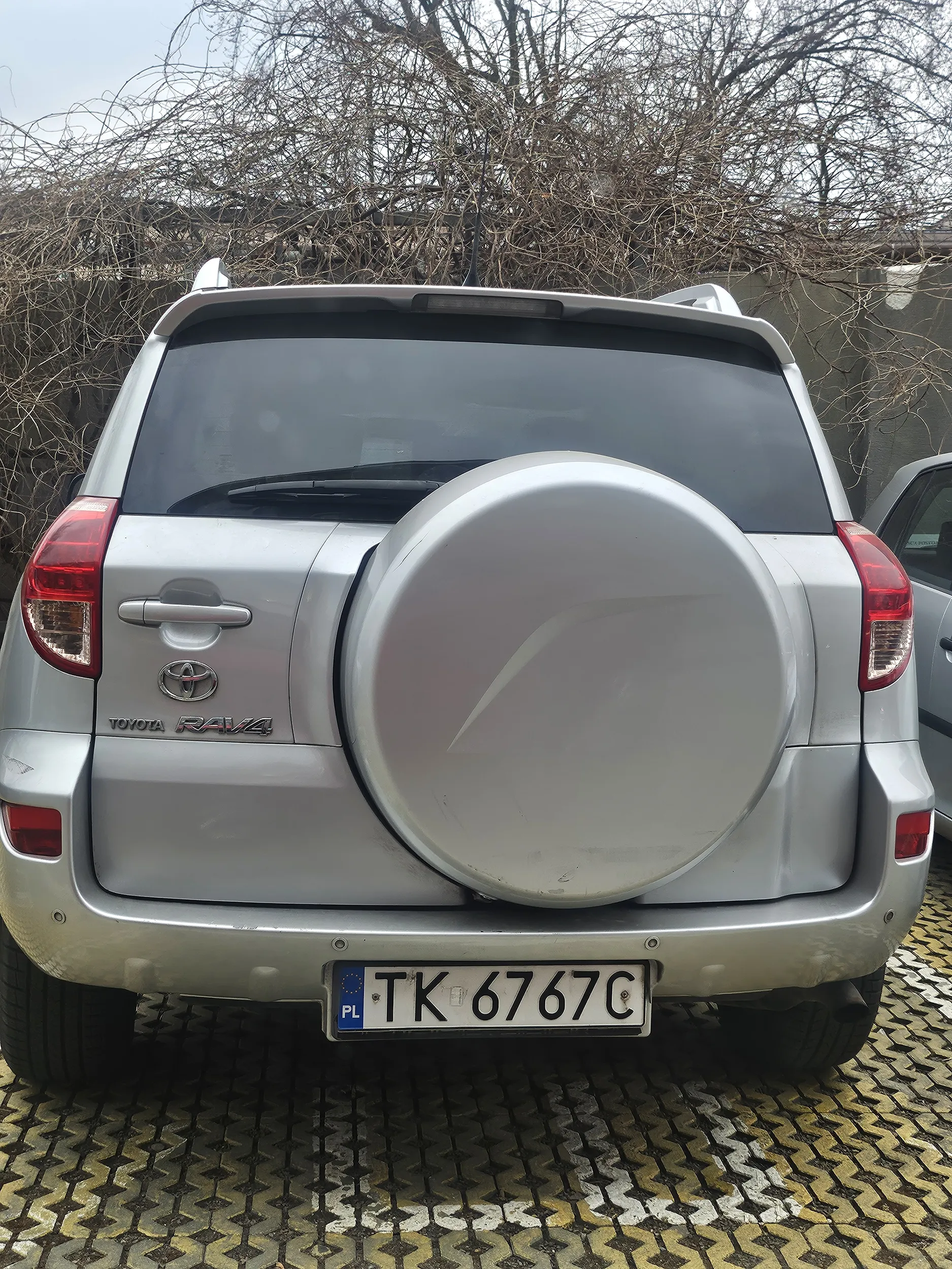 Zjeb tak parkuje żeby 2 miejsca zająć