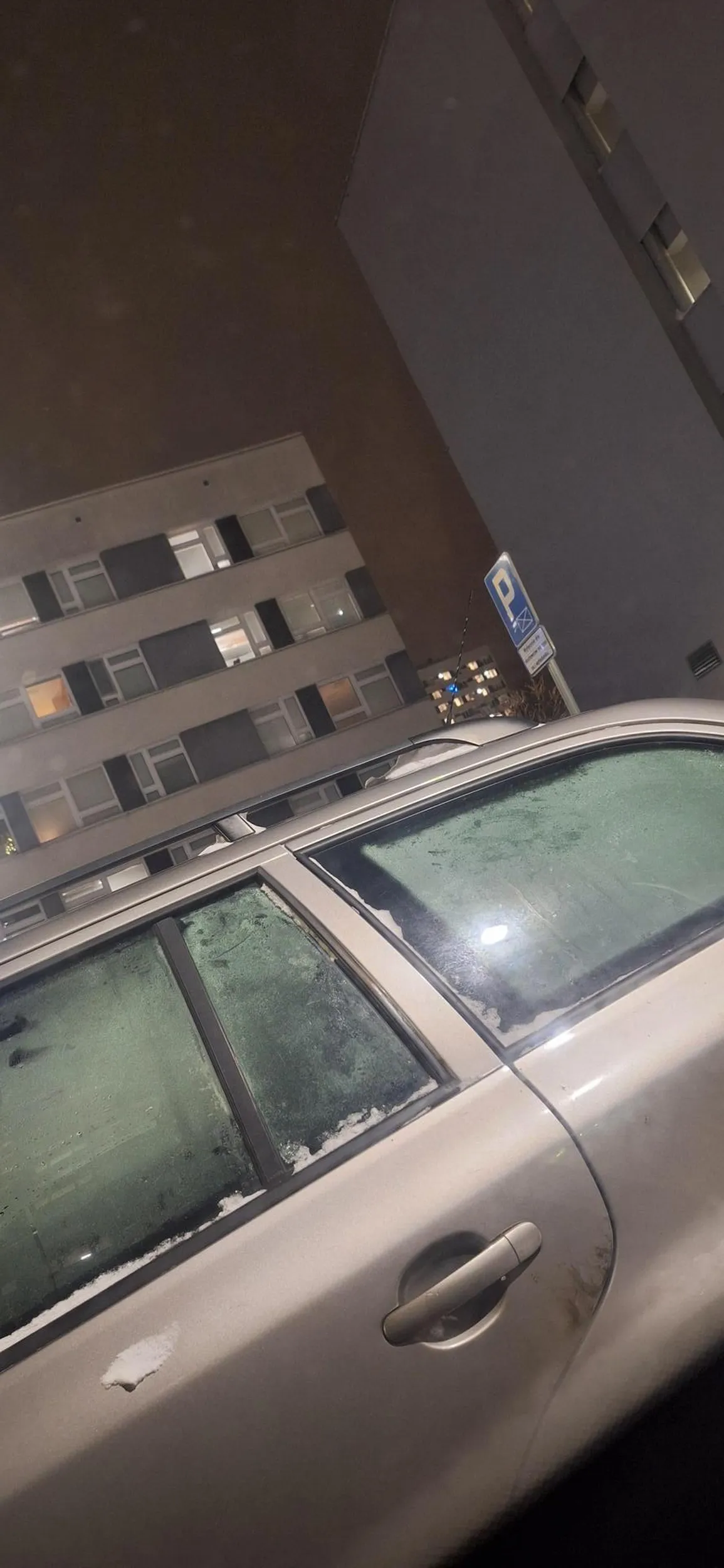 Kierowca stanął na kopercie dla kierowców rozwożacych pizze i nie było go przez kilka godzin