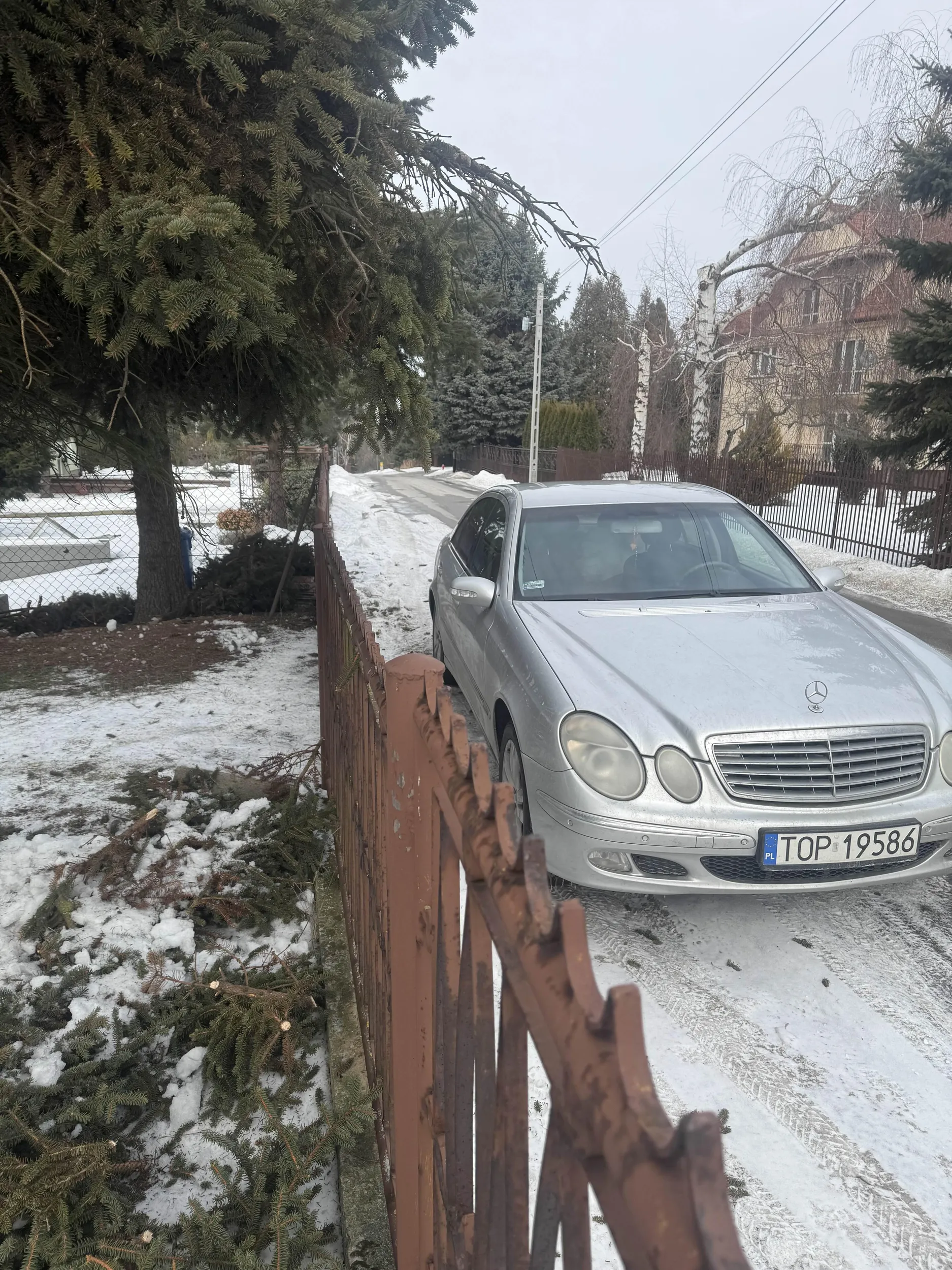 Zastawił bramę kondon