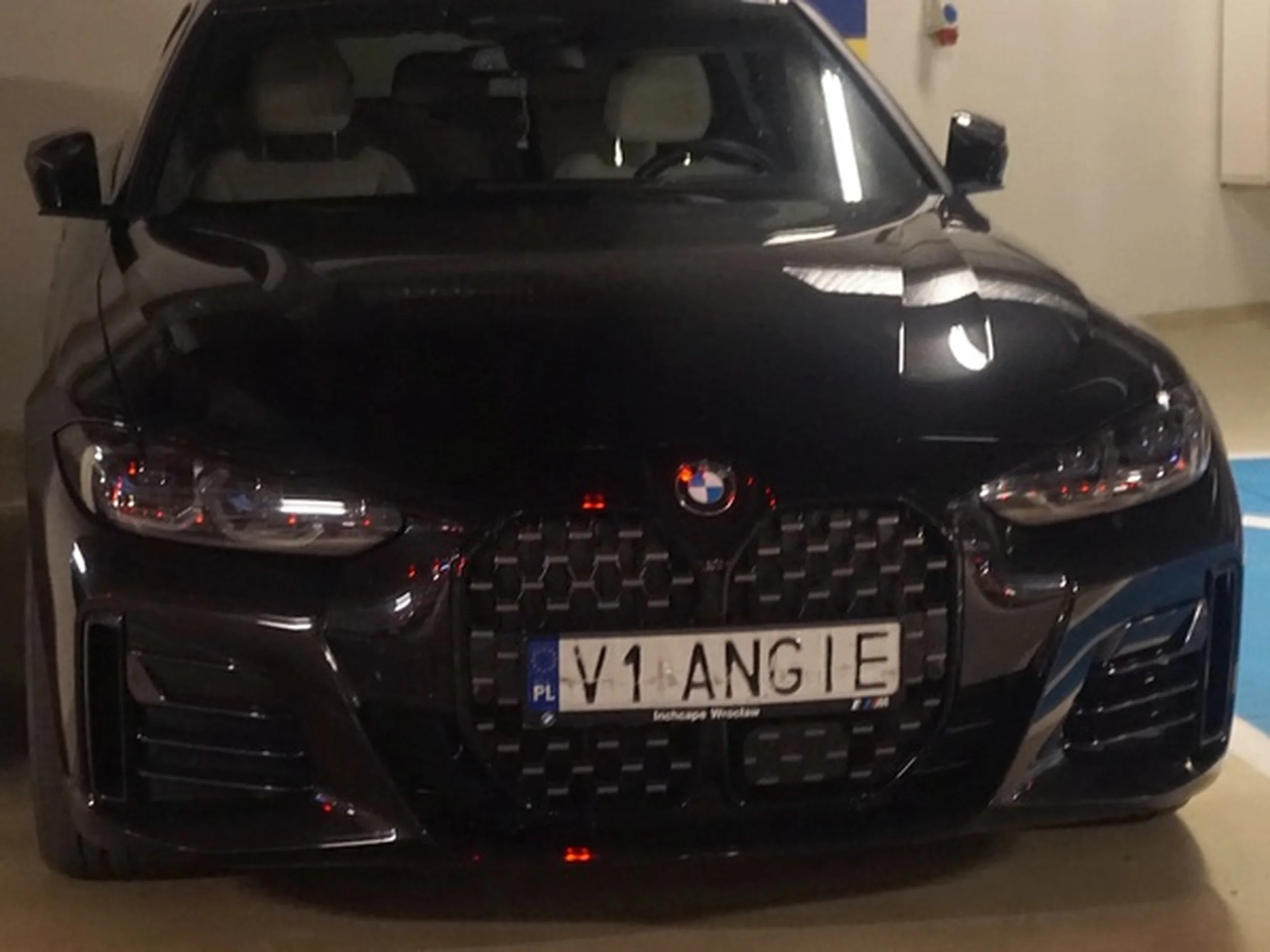 Fajny numer, blacha V1 ANGIE