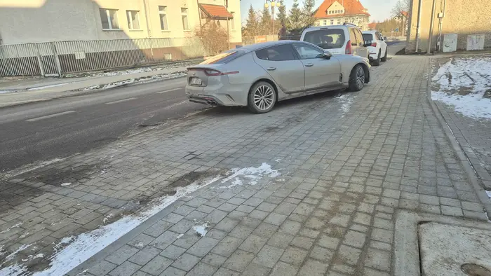 Parkowała na słuch