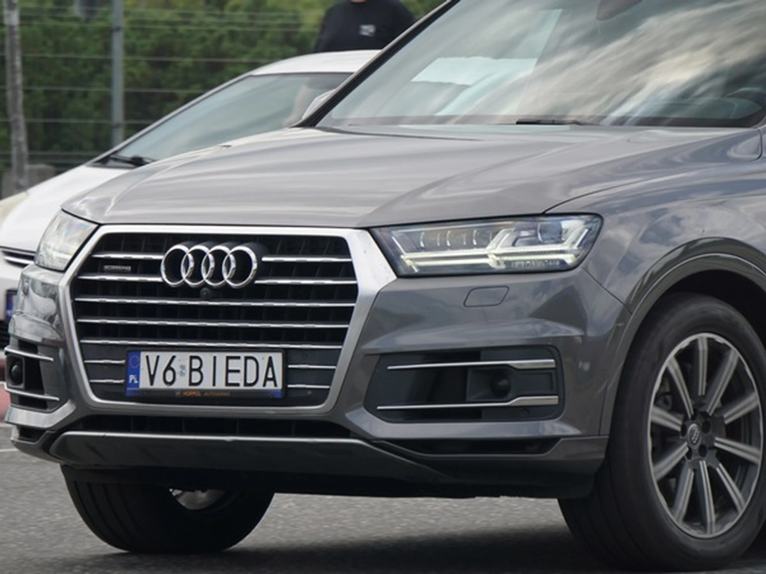 Fajny numer, blacha V6 BIEDA