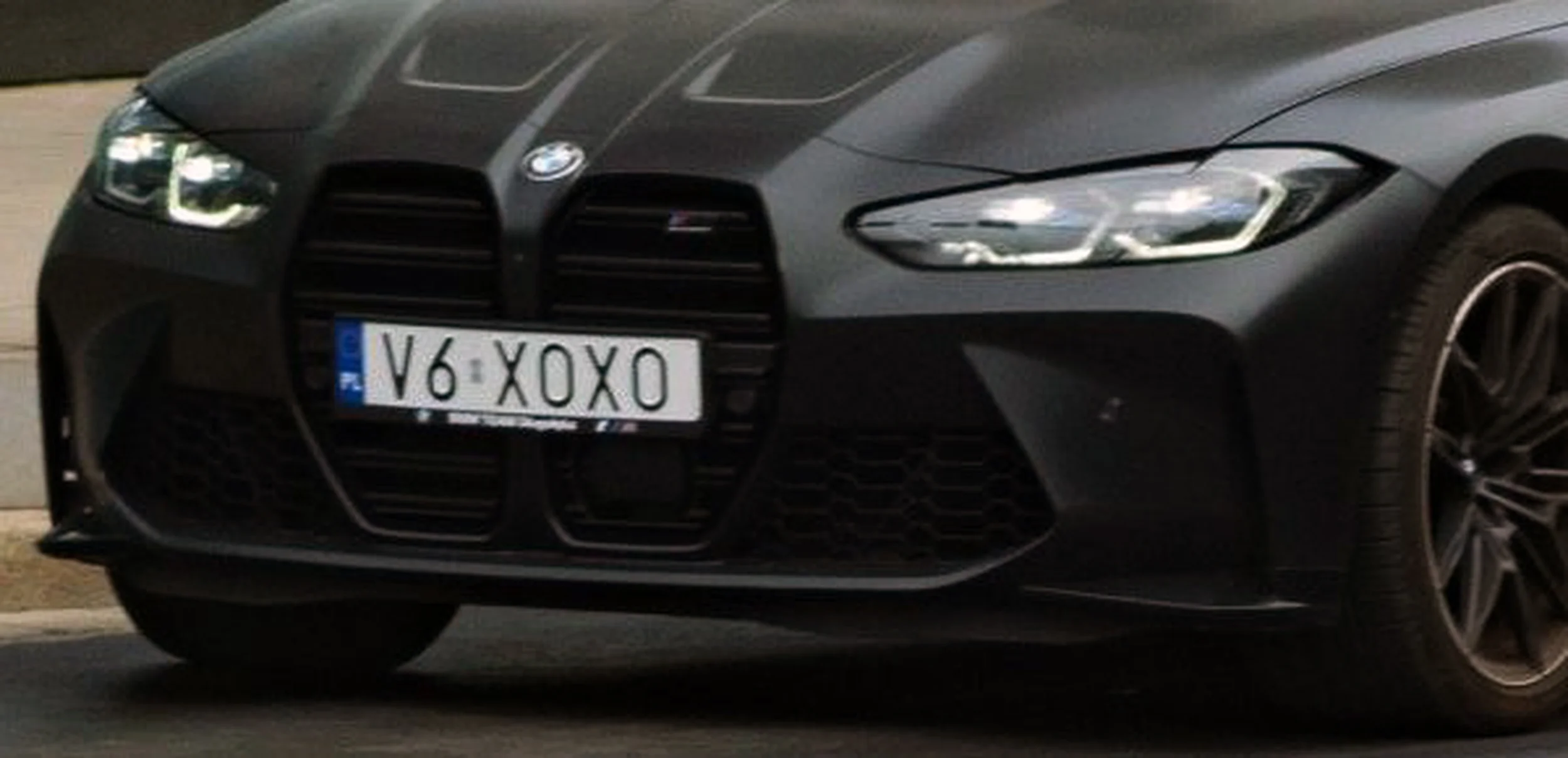 Fajny numer, blacha V6 XOXO