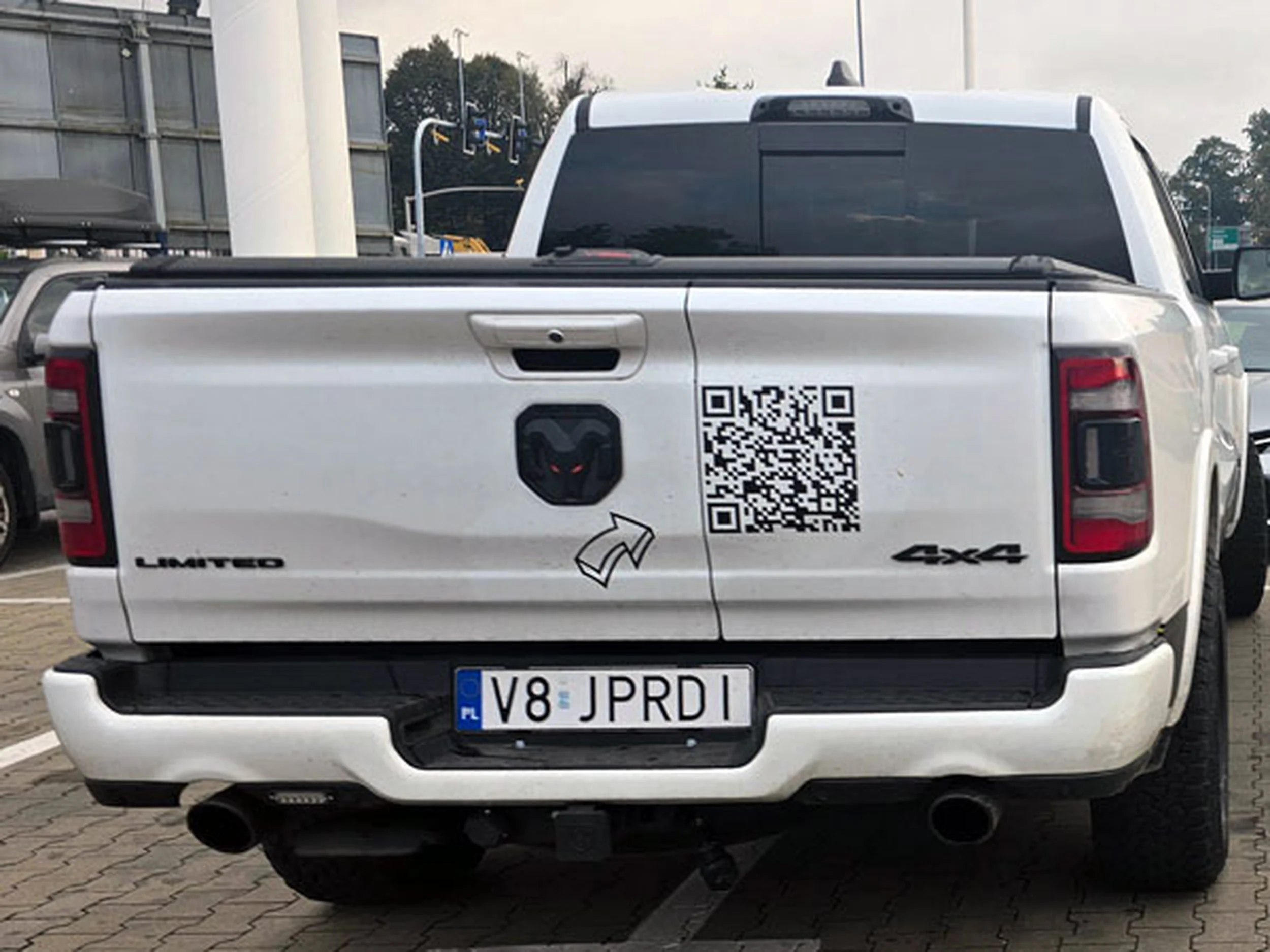 Fajny numer, blacha V8 JPRDI