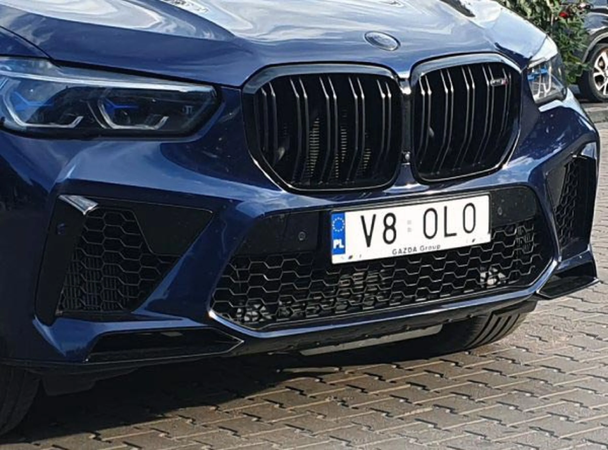 Fajny numer, blacha V8 OLO