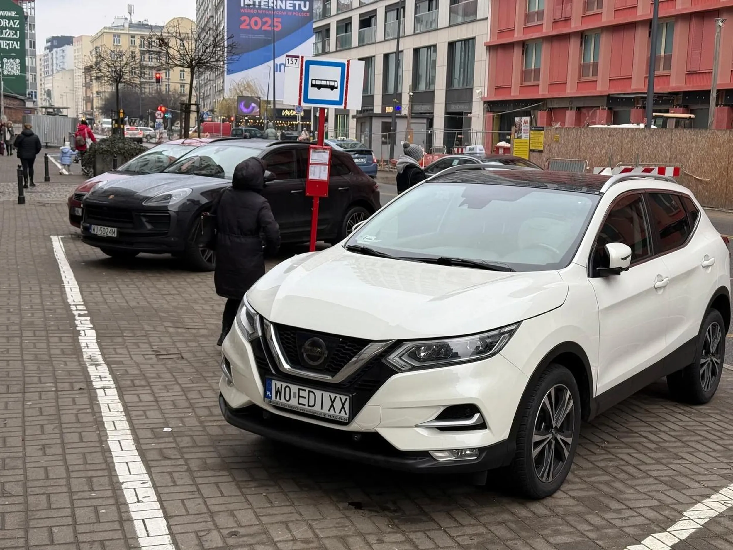 A na przystanku parkuję tak.