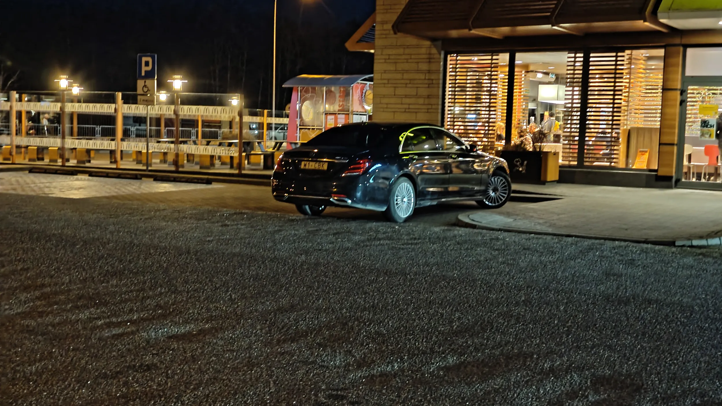 Mop na S7. Nianie zaparkowany, bez uwag