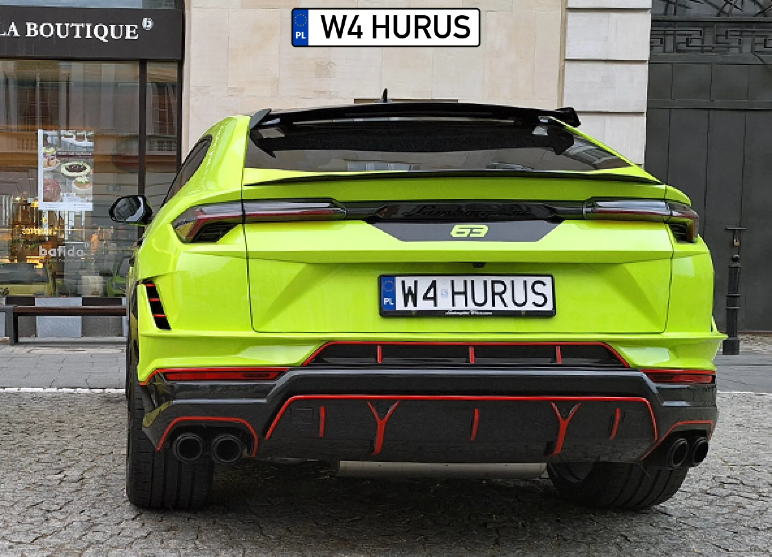 Po hotelem Europejskim w Warszawie