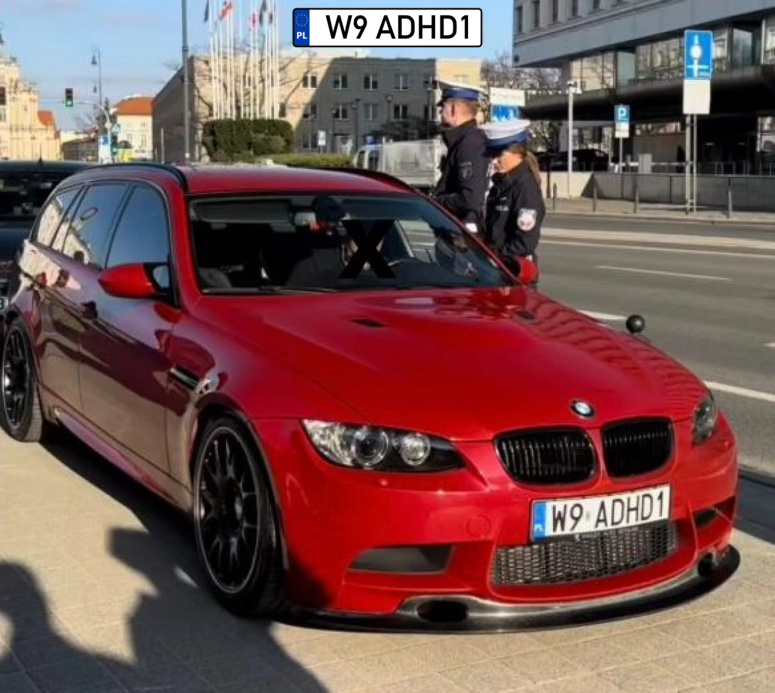 2500 PLN mandatu i 12 pkt karnych - BMW M3 dostało podobno taki mandat za drift w centrum Warszawy.