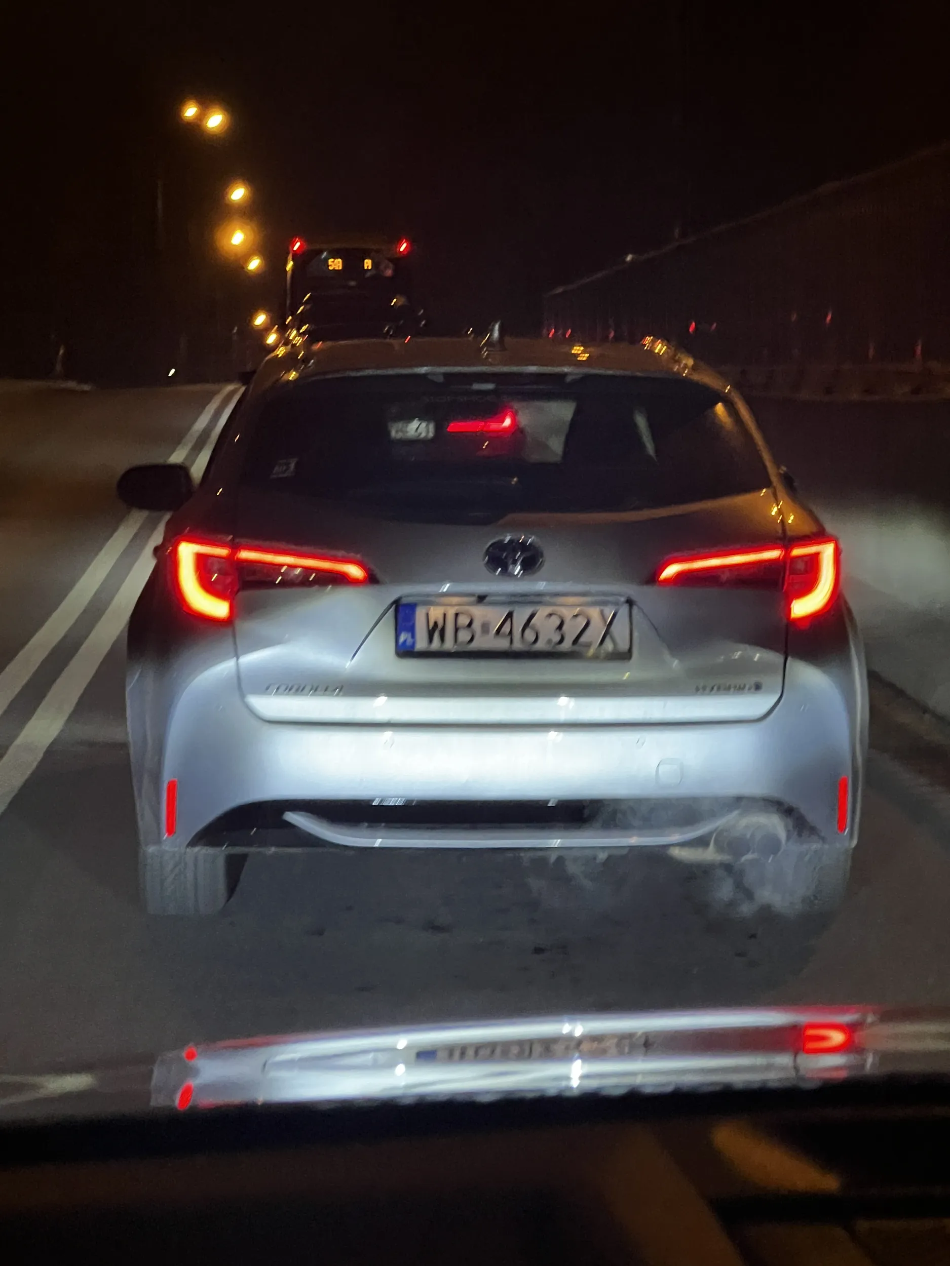 Kobieto oddaj prawo jazdy do urzędu i nie sprawiaj zagrożenia dla innych w ruchu lądowym. Jesteś beznadziejna za kółkiem.