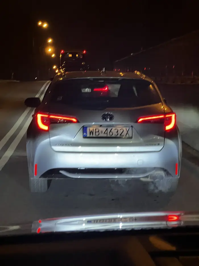 Kobieto oddaj prawo jazdy do urzędu i nie sprawiaj zagrożenia dla innych w ruchu lądowym. Jesteś beznadziejna za kółkiem.