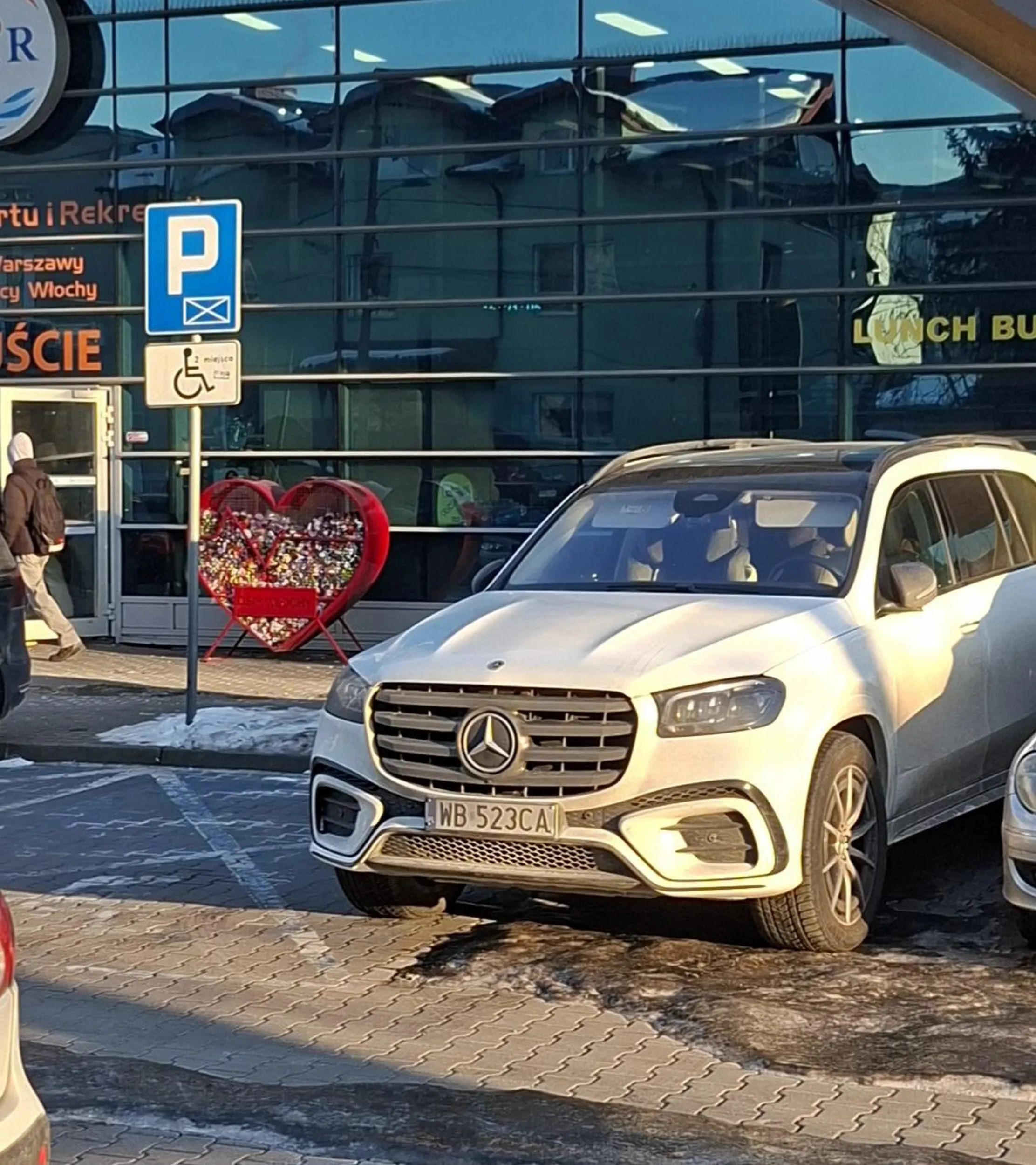 Na miejscu dla niepełnosprawnych