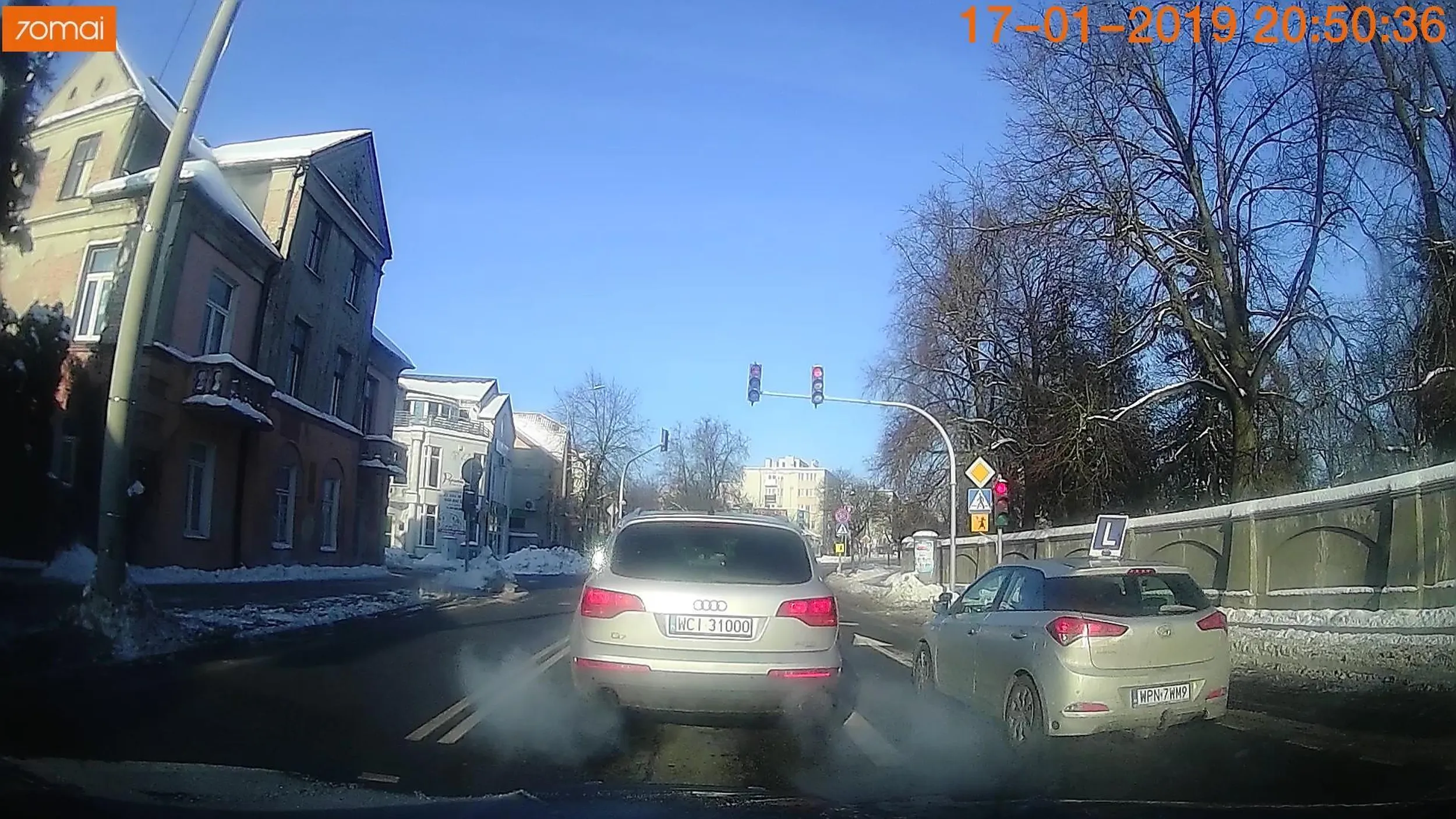 Kolejne spotkanie i ponownie dziwne zachowanie kierowcy. Tym razem jazda na czerwonym.