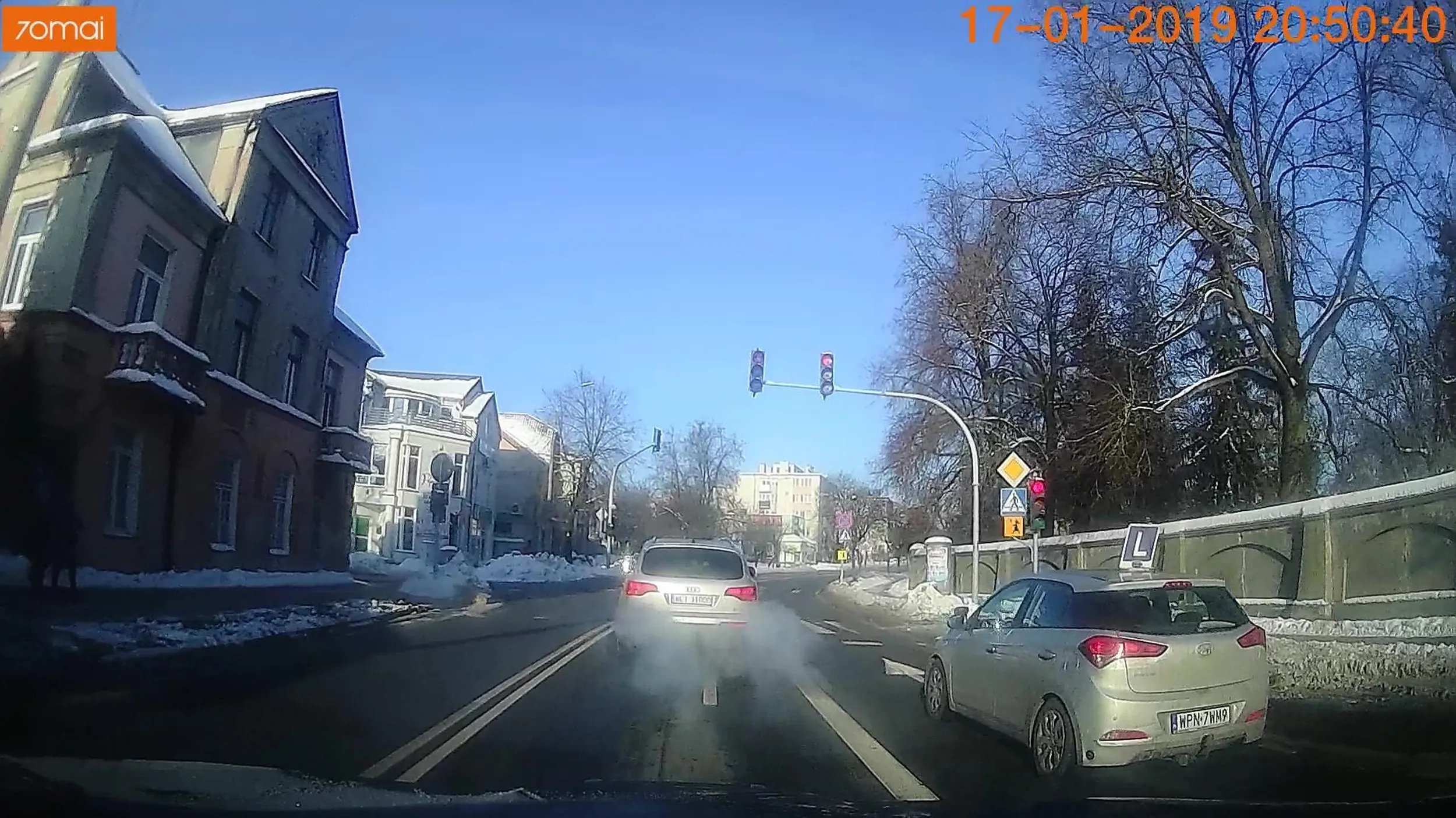 Kolejne spotkanie i ponownie dziwne zachowanie kierowcy. Tym razem jazda na czerwonym.