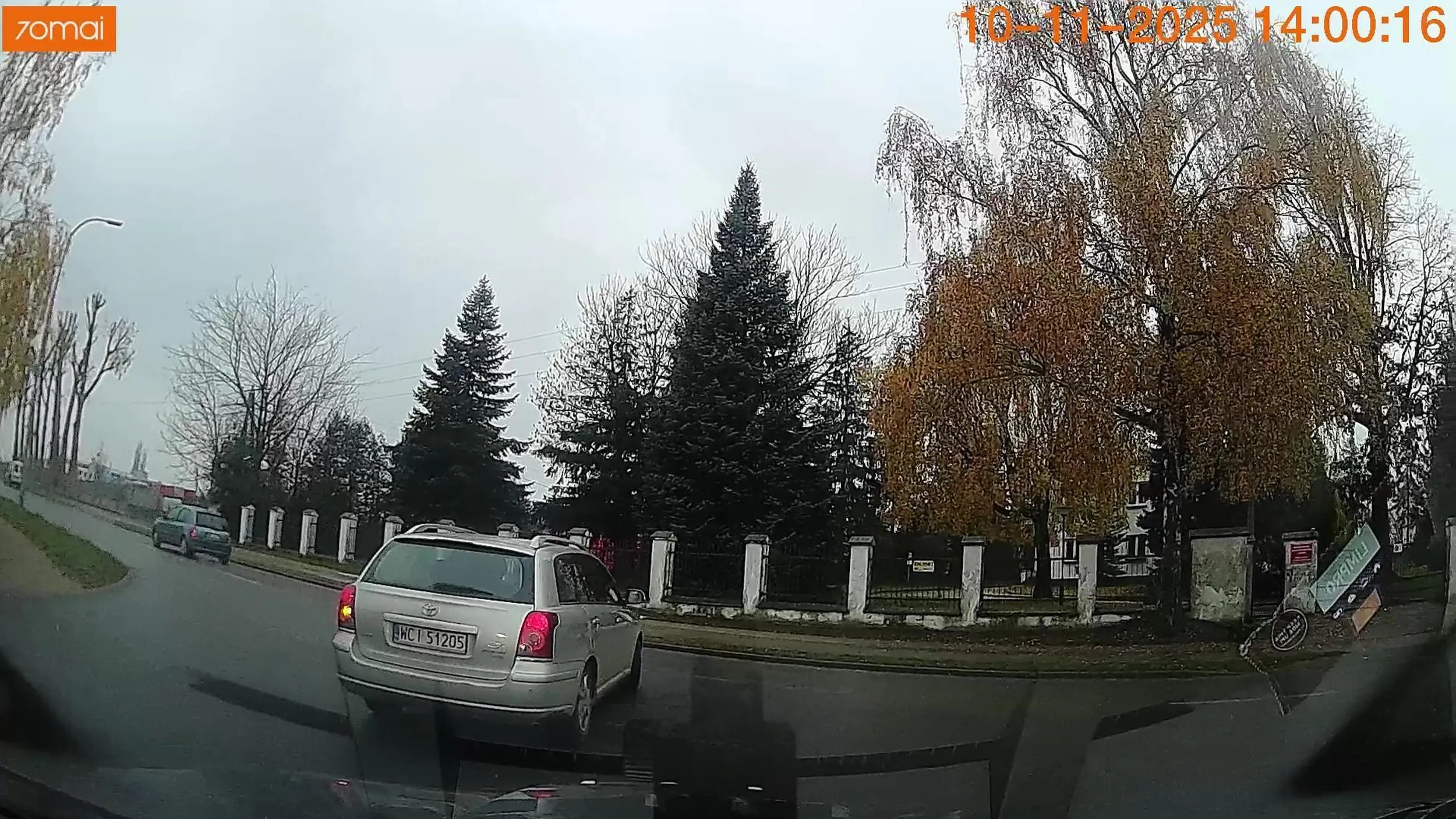 Strefa ruchu, brak oznaczeń poziomych, zasada prawej ręki... Za trudne dla niego.