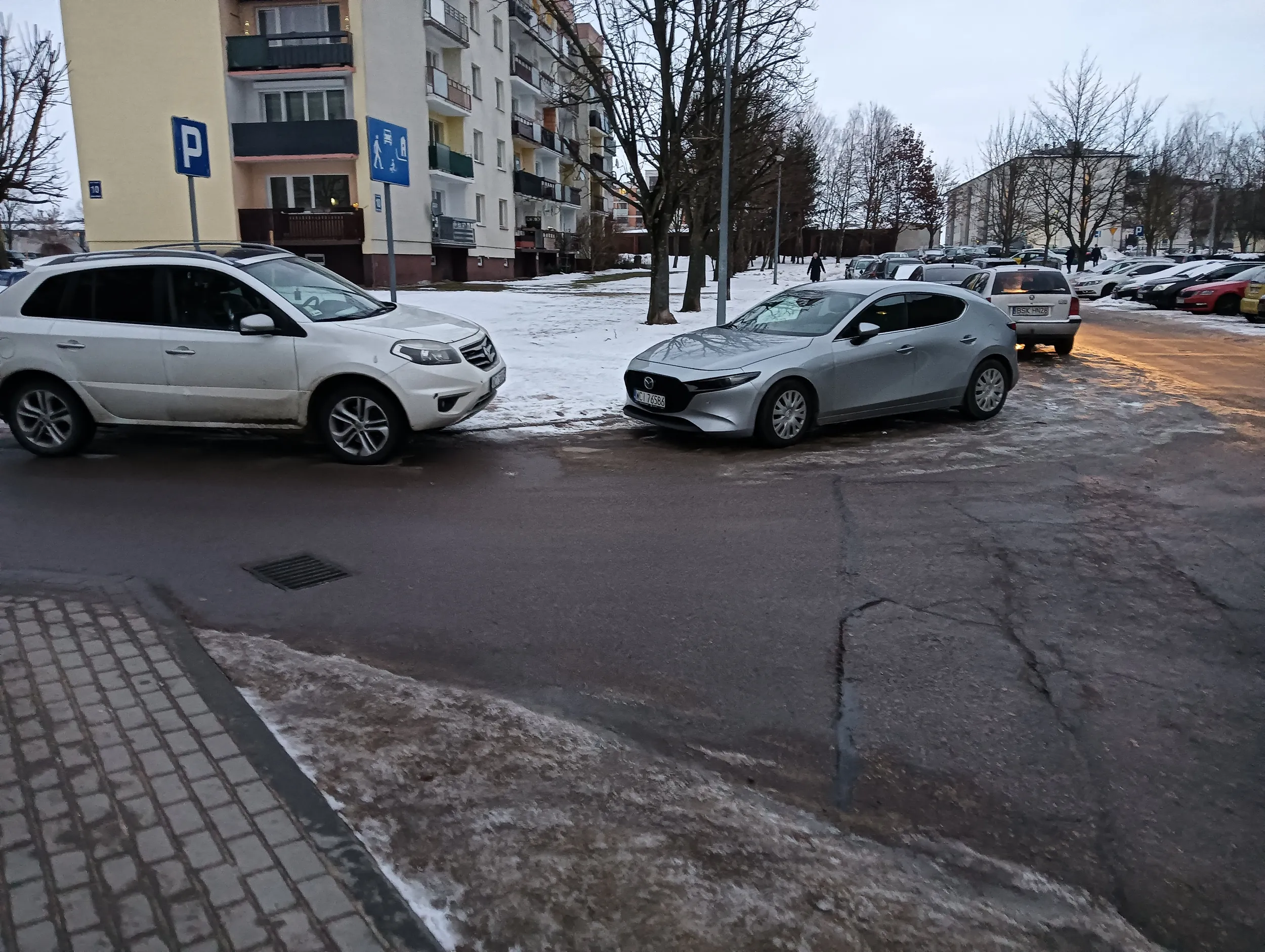 Trochę hipokryzja. Pełnić służbę parę dobrych lat i tak się zachowywać. Dobrze że piekarzy u nas nie ma takich, że chleb z pleśnią ląduje w domu albo z zakalcem.