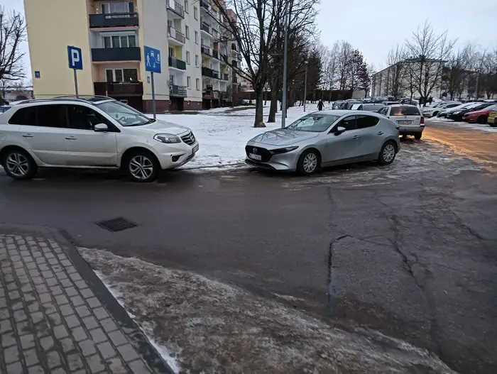 Trochę hipokryzja. Pełnić służbę parę dobrych lat i tak się zachowywać. Dobrze że piekarzy u nas nie ma takich, że chleb z pleśnią ląduje w domu albo z zakalcem.