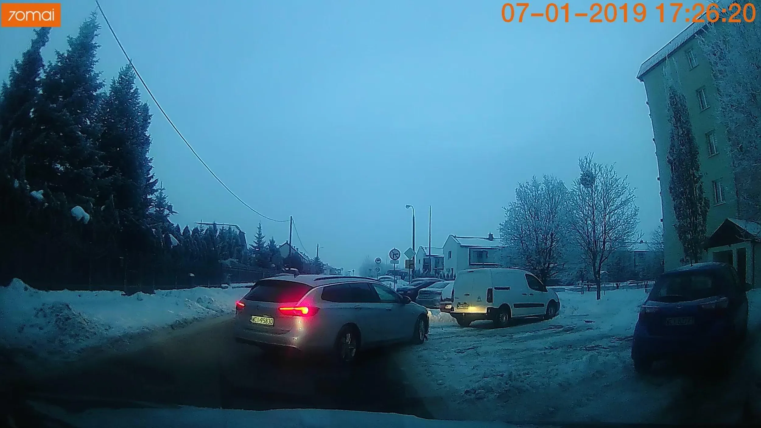 Wyjeżdżam sobie z parkingu i plebs ma stać i mnie wpuszczać!