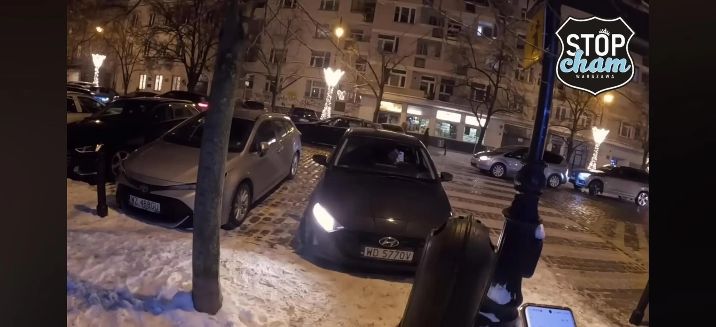 bezczelna babka która prawo jazdy znalazła w kapuście. parkuje przy przejściu dla pieszych