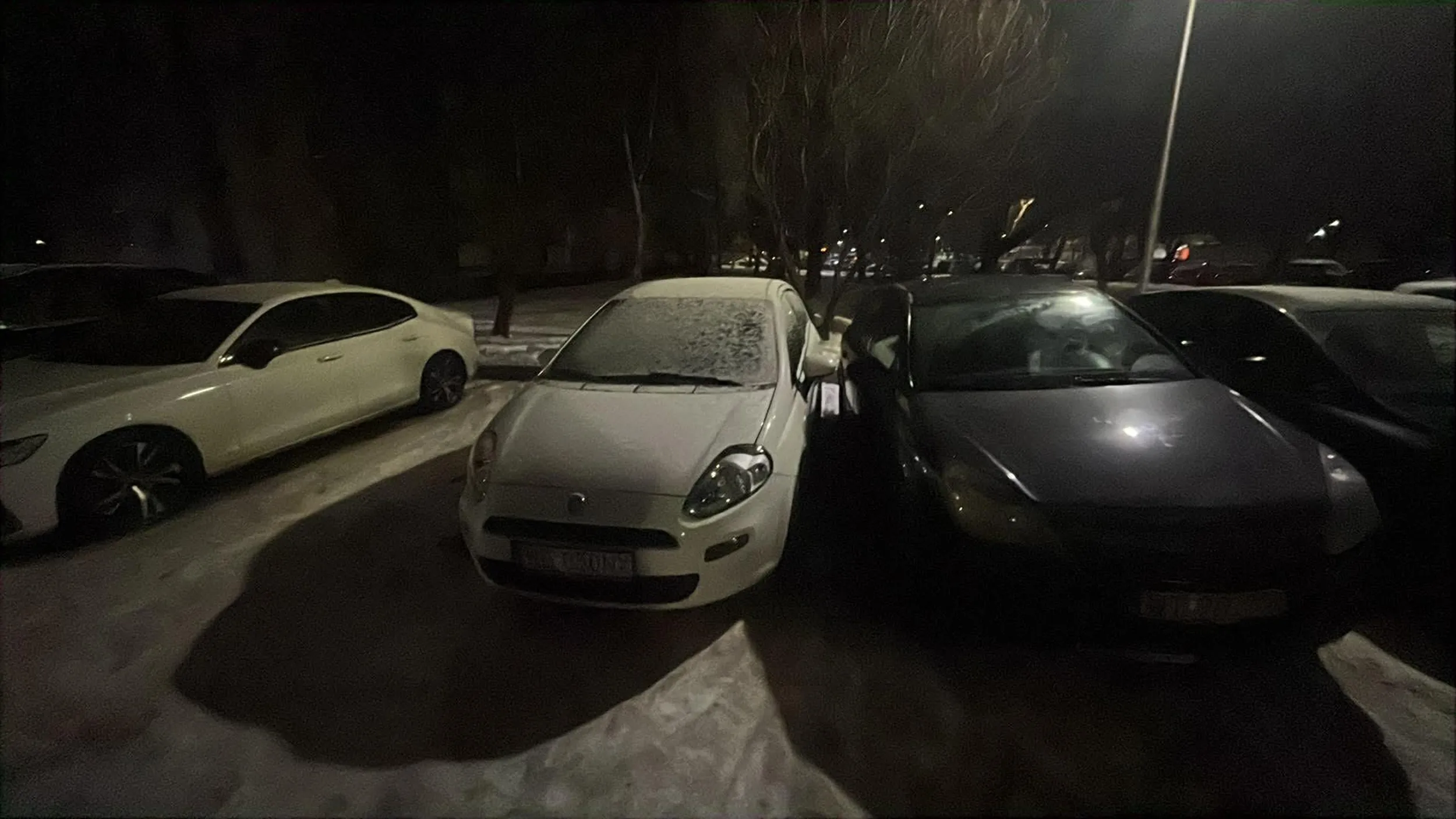 naucz sie parkowac na jednym miejscu a nie dwoch powodzenia z wejsciem :)