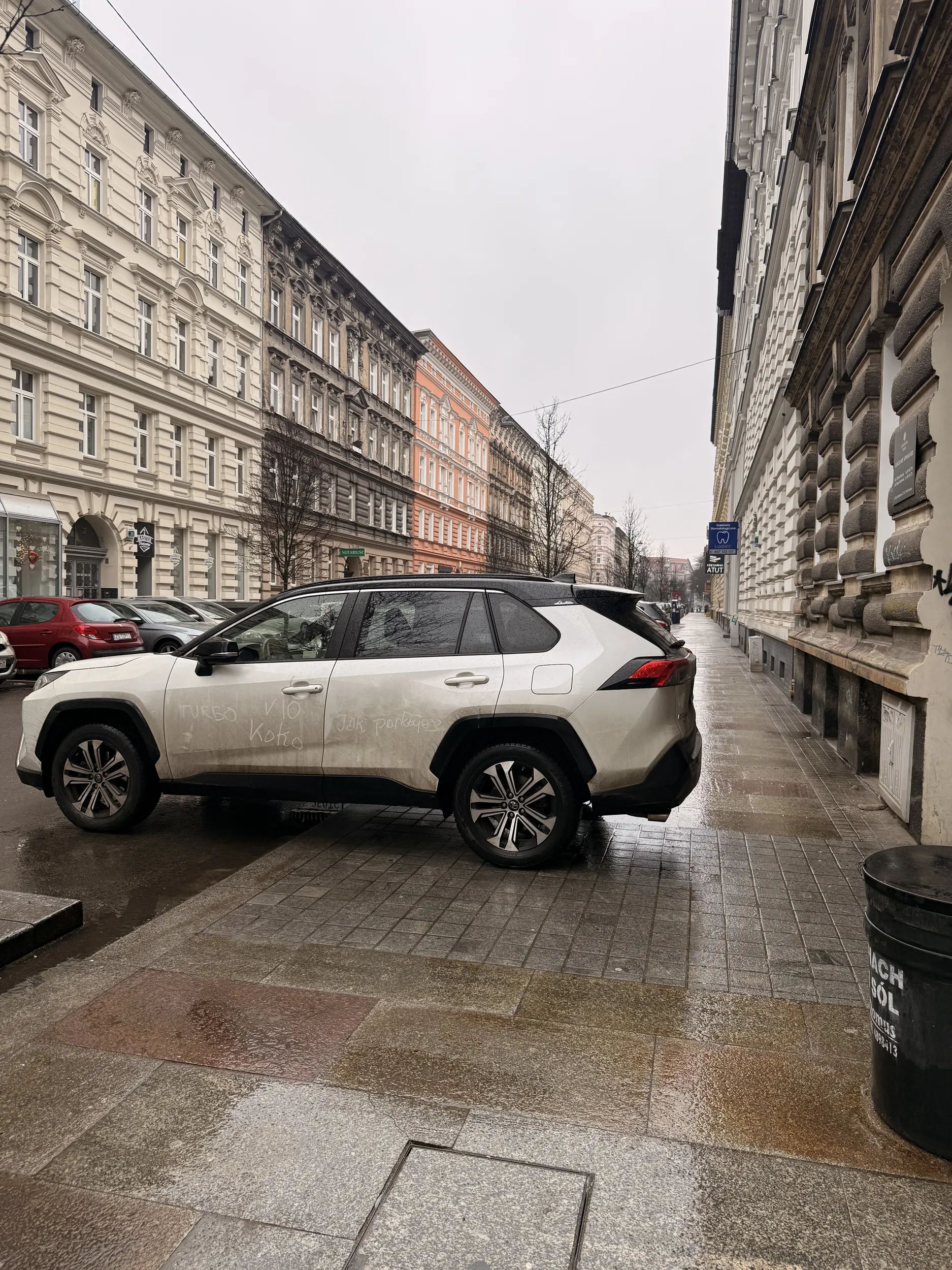 a potem się dziwicie władzom miejskim, że stawiają wszędzie słupki…