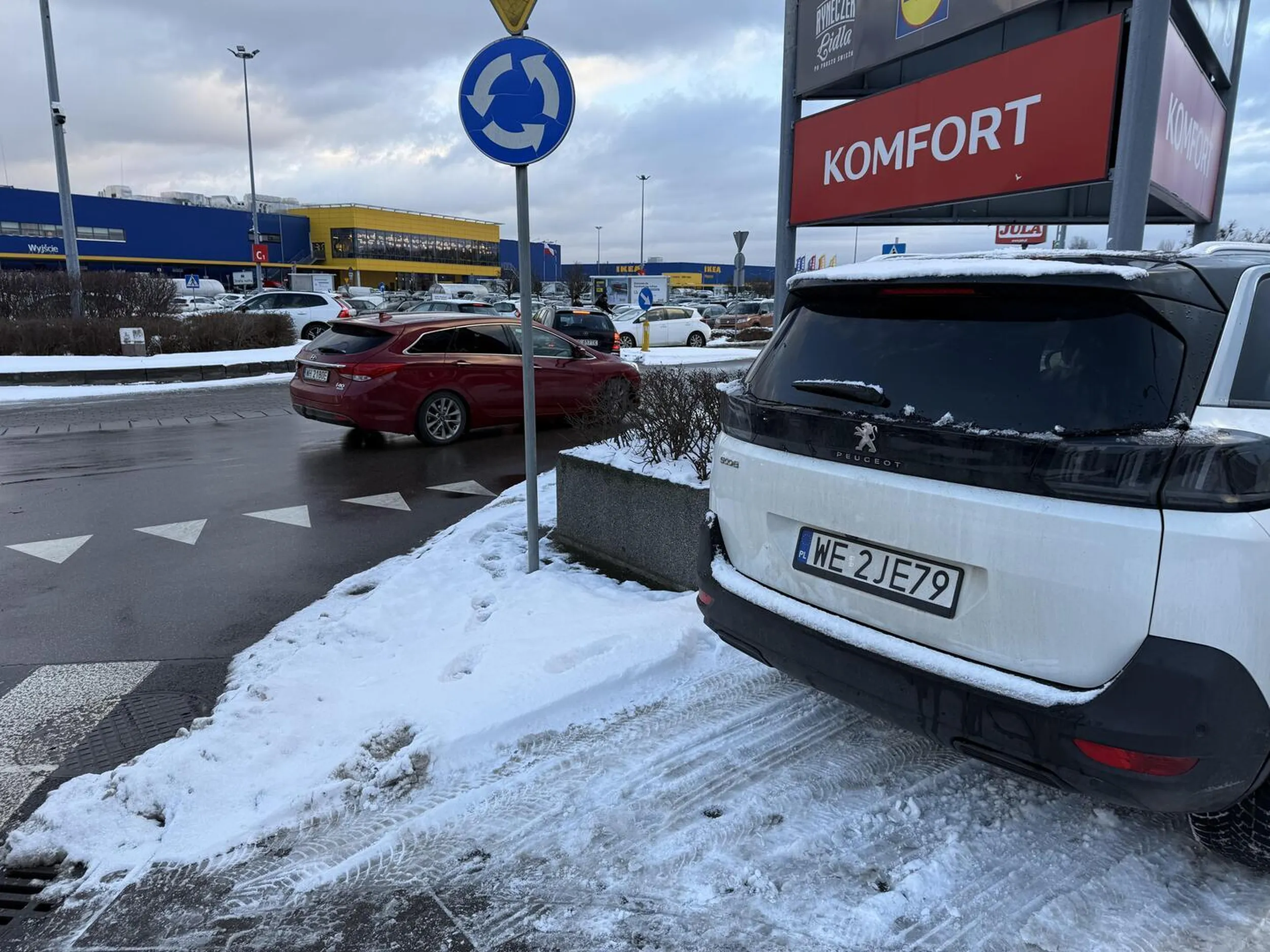 Brak słów. Z wózkiem nie ma możliwości przejścia