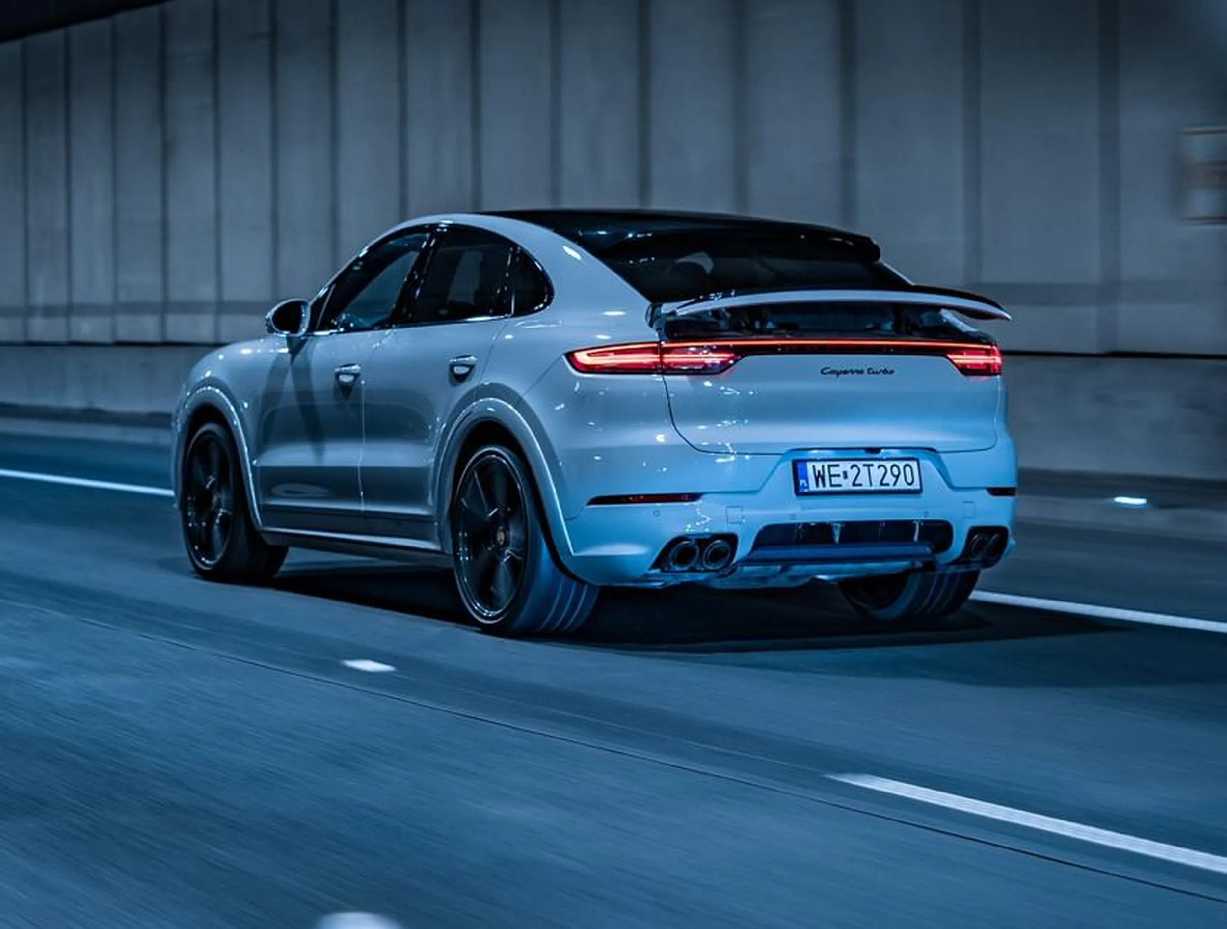 nie dość że głąb jeździ jak p.i.z.d.a, to jeszcze blokuje drogę ekspresową