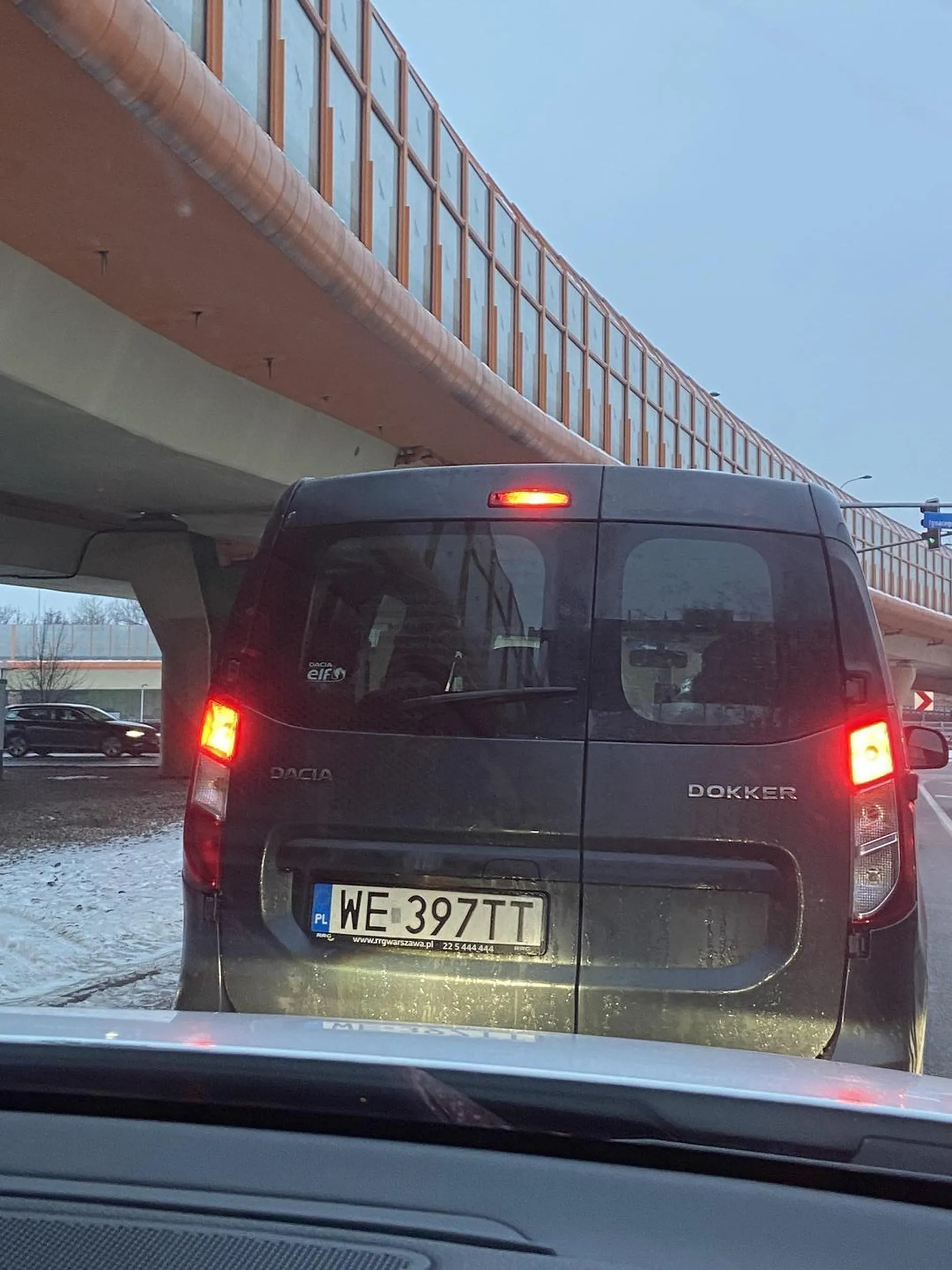 Agresywna jazda gratem, bez zachowania zdrowego rozsądku