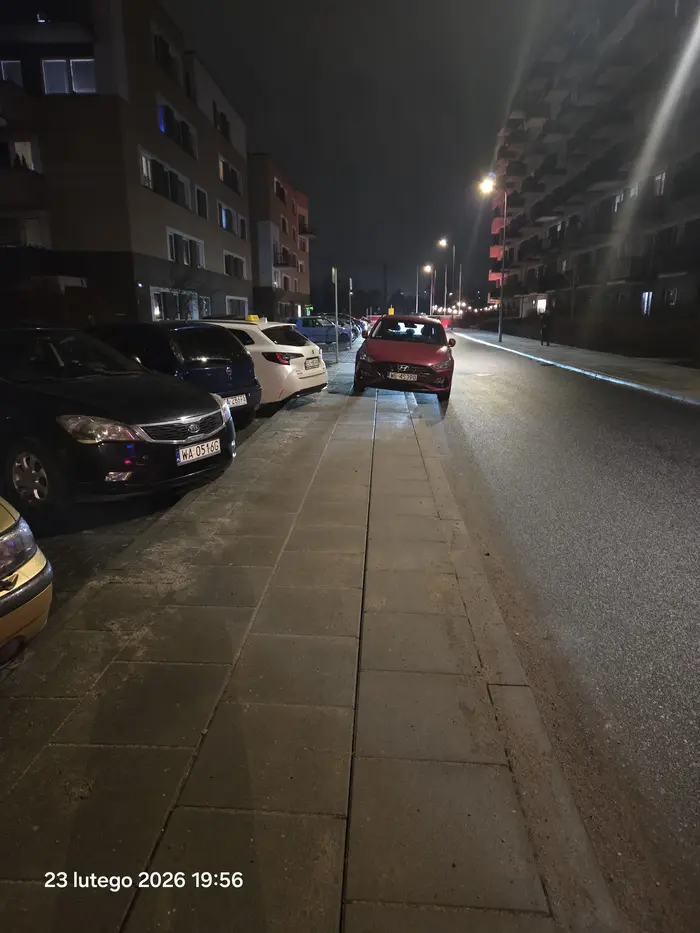 Raz ze stoisz na xakqzie dwa ze poltora metra nie zostawiles