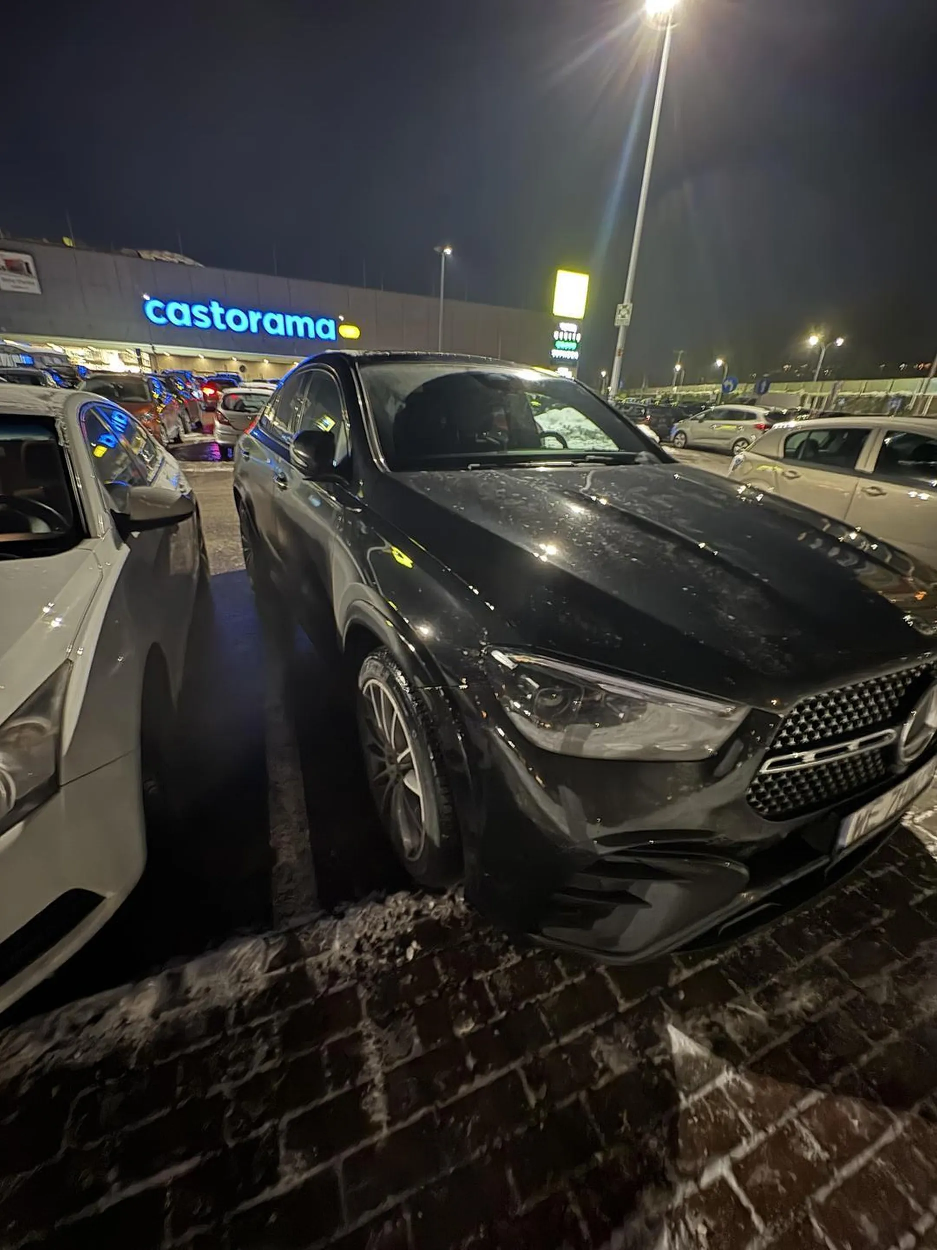 Bardzo ładnie parkuje pod Wola parkiem