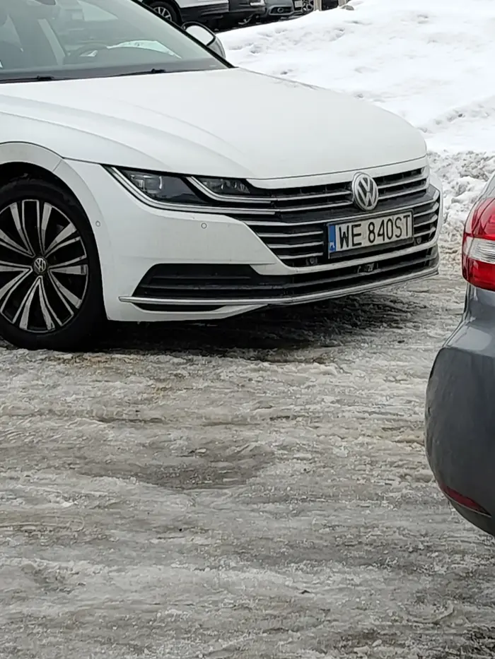 Na następny raz wlatuje karny kutas na szybę przednią ponieważ zastanawiasz 3 miejsca parkingowe na multishopie ludzie nie mają gdzie zaparkować