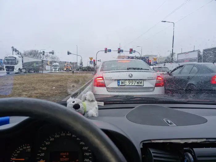 Wymuszanie pierwszeństwa a potem usilne wymuszanie hamowania. Brak słów