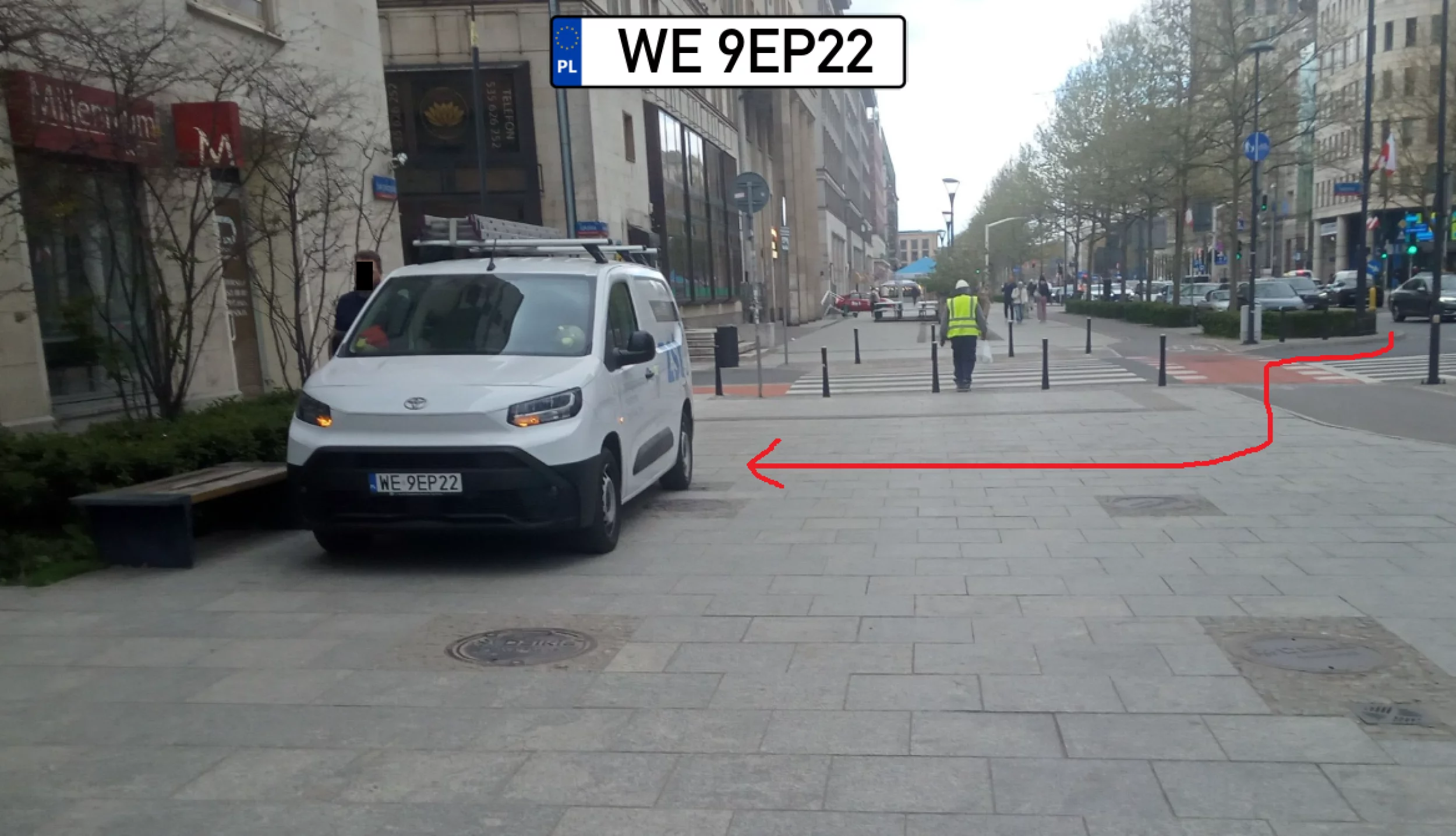 Ach te słupki. Wszędzie te słupki. Trudno się nie zgodzić czasami, że urzędnicy powariowali.