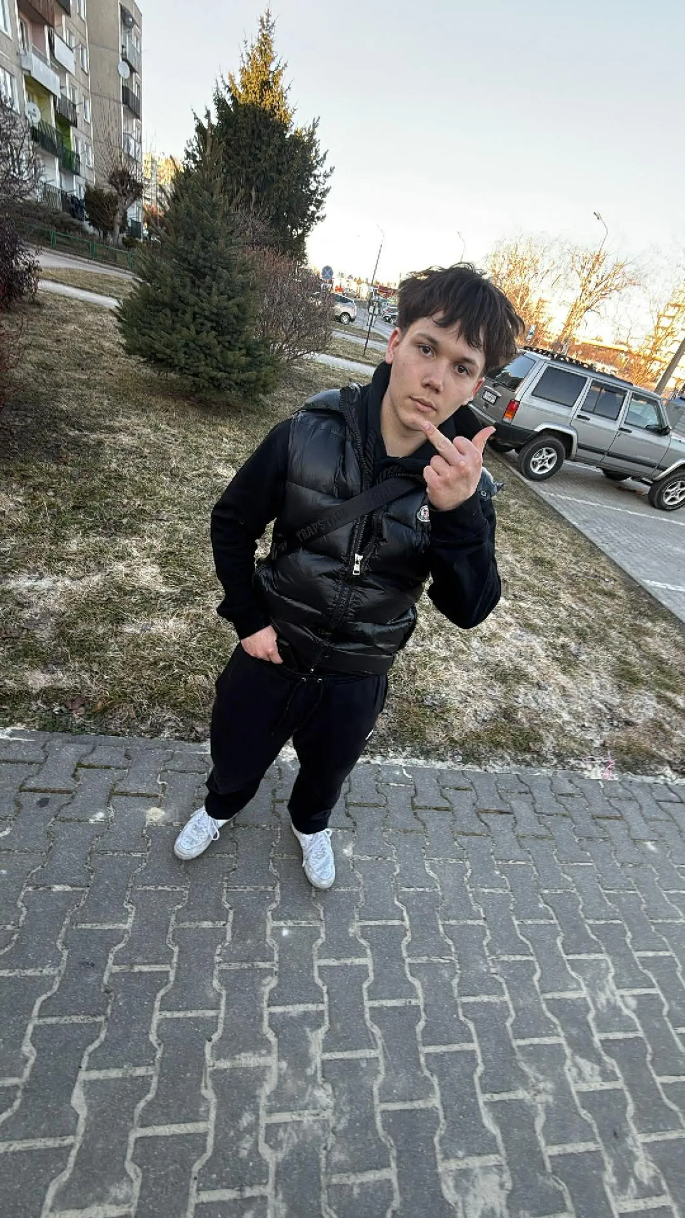 Ładna mama szybko jeździ potrąciła jedna babcie ale da się wybaczyć