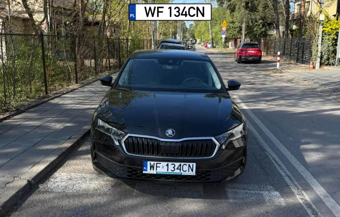 Pani poszła po chlebek. 10 min później...  Czy karny kutas/ebola się należy?