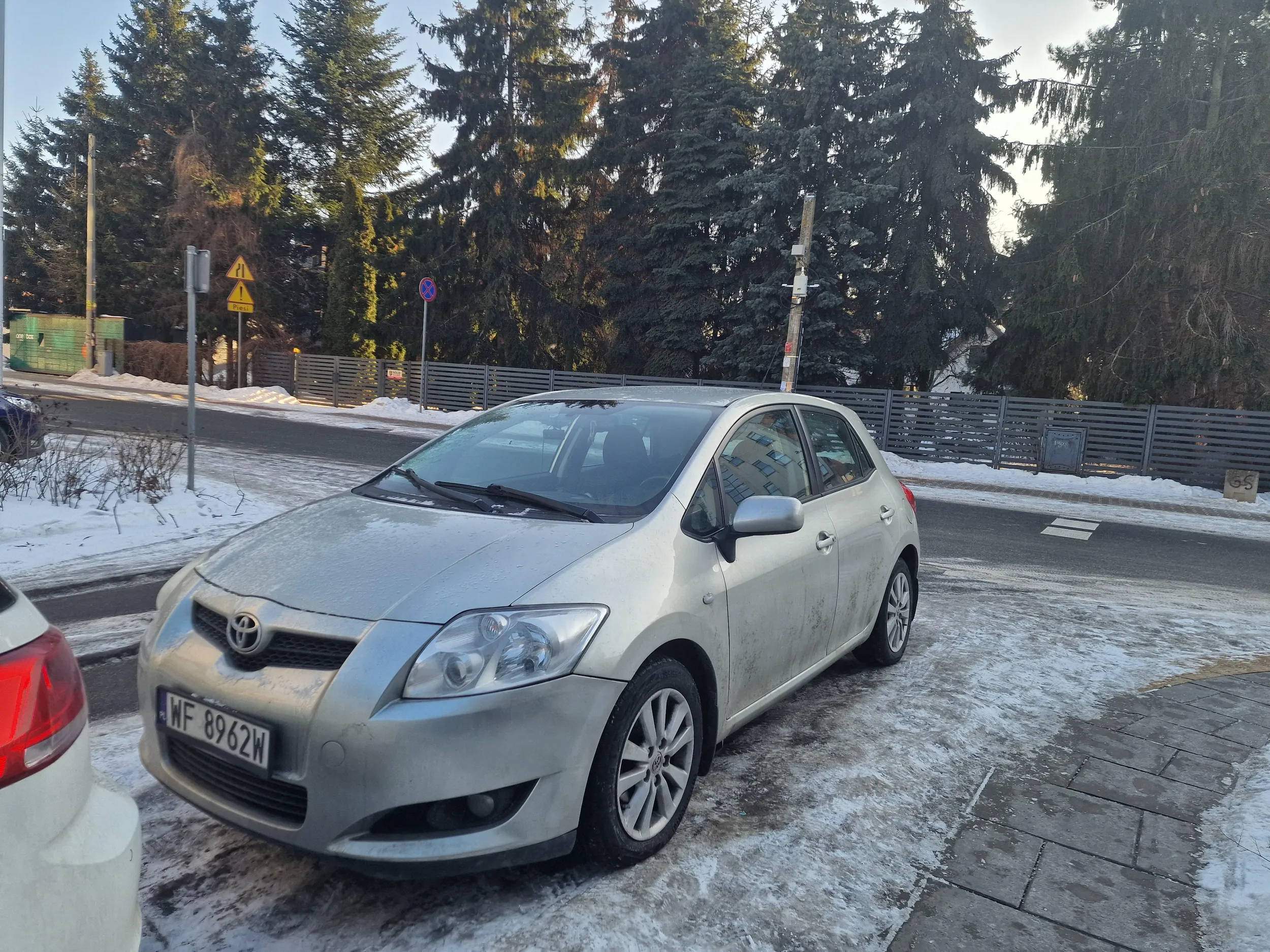 Kierowca nie potrafi odróżnić parkingu od skrzyżowania...ułomność czy przypadek?