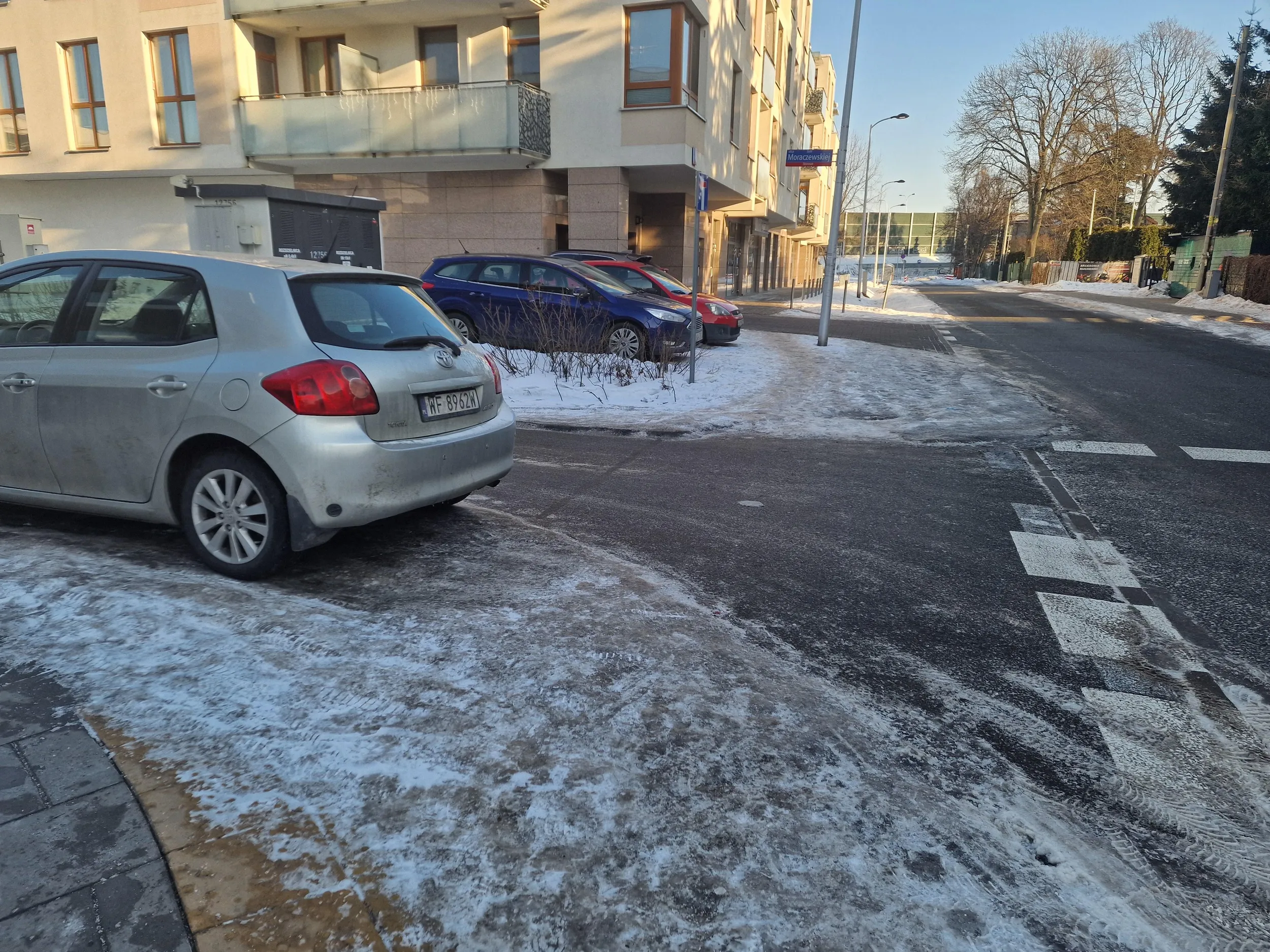 Kierowca nie potrafi odróżnić parkingu od skrzyżowania...ułomność czy przypadek?