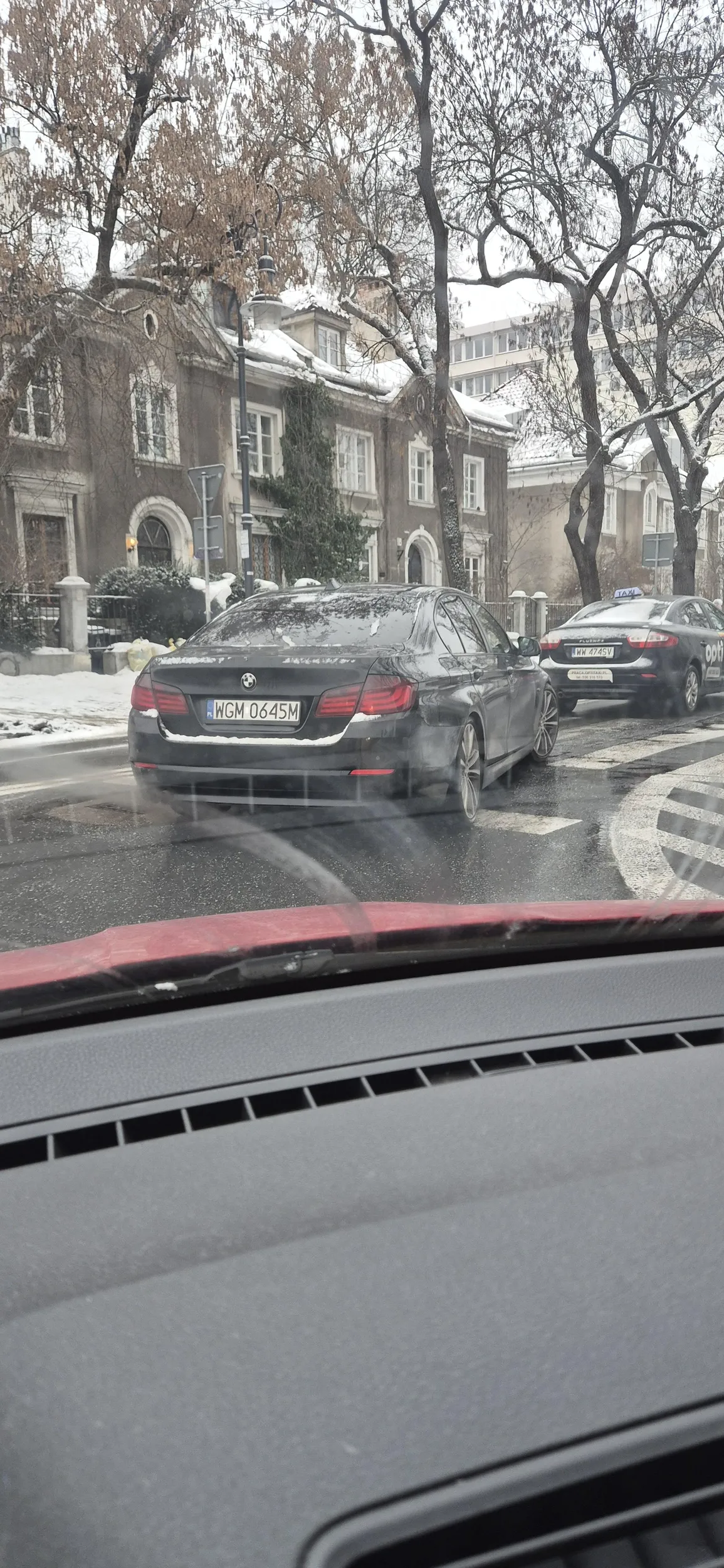 Czemu mnie takie głąby w bmw spotykają na drodze. Jadą wszyscy na suwak ale nie, ten mały Chudy szczur nie, ubedzie jemu jak przepuści przed siebie jedno auto. Mam nadzieję że ten dwu centymetrowy siusiak ci chociaż 2mm sie wydłuży.