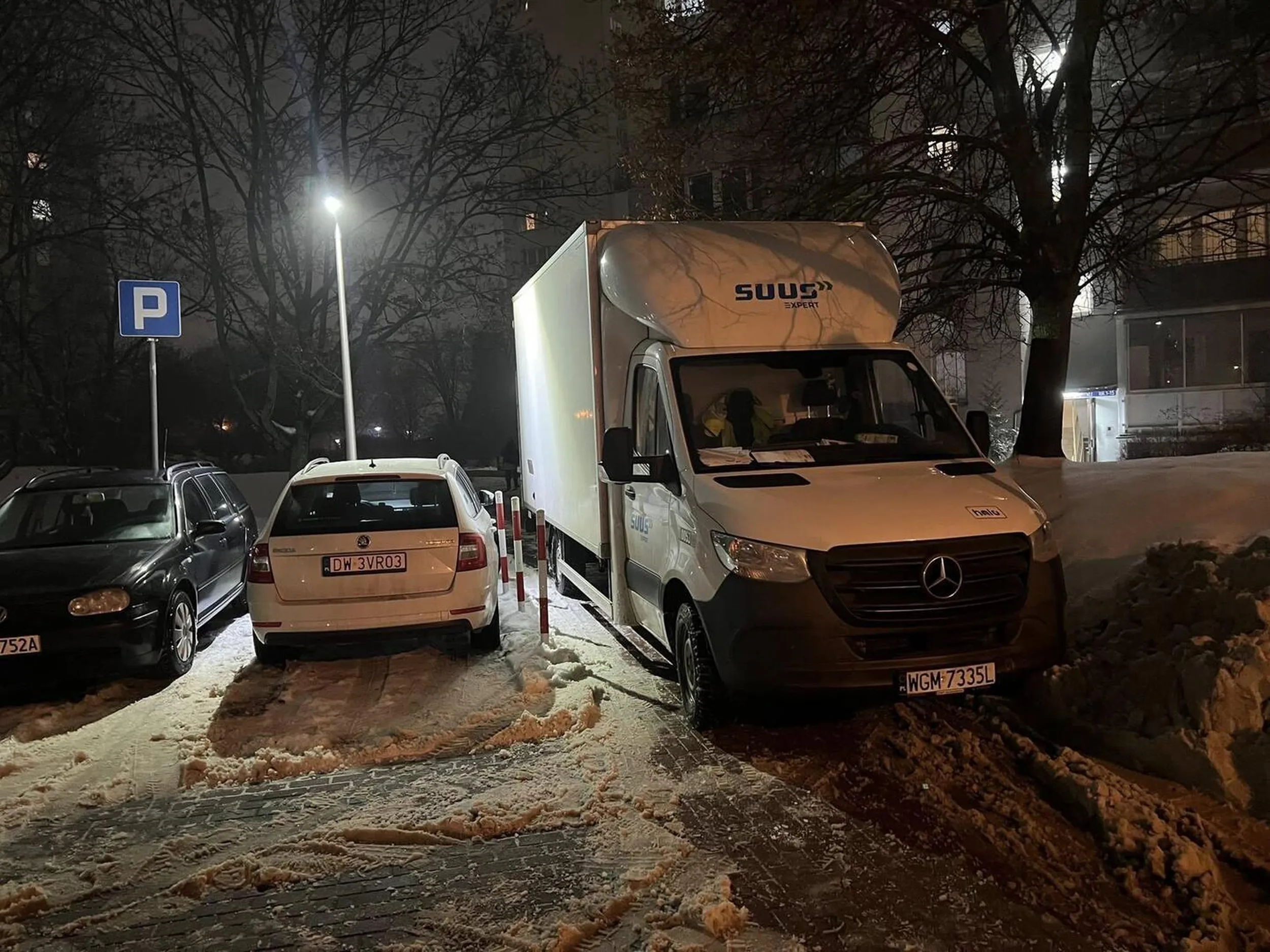 Większego siurka to nie widziałem ostatnio. A z tyłu przejście dla pieszych.