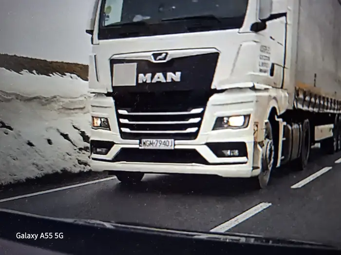 Na obwodnicy KLUCZBORK WOJ. OPOLSKIA samochod ciezarowy WGM 7940J usdzkodzil mi assinsten (radar) w aucie IBIS SEAT . Spadajacy lód z plandeki. Mam nagranie video . Za które bede sie domgał odszkodowania