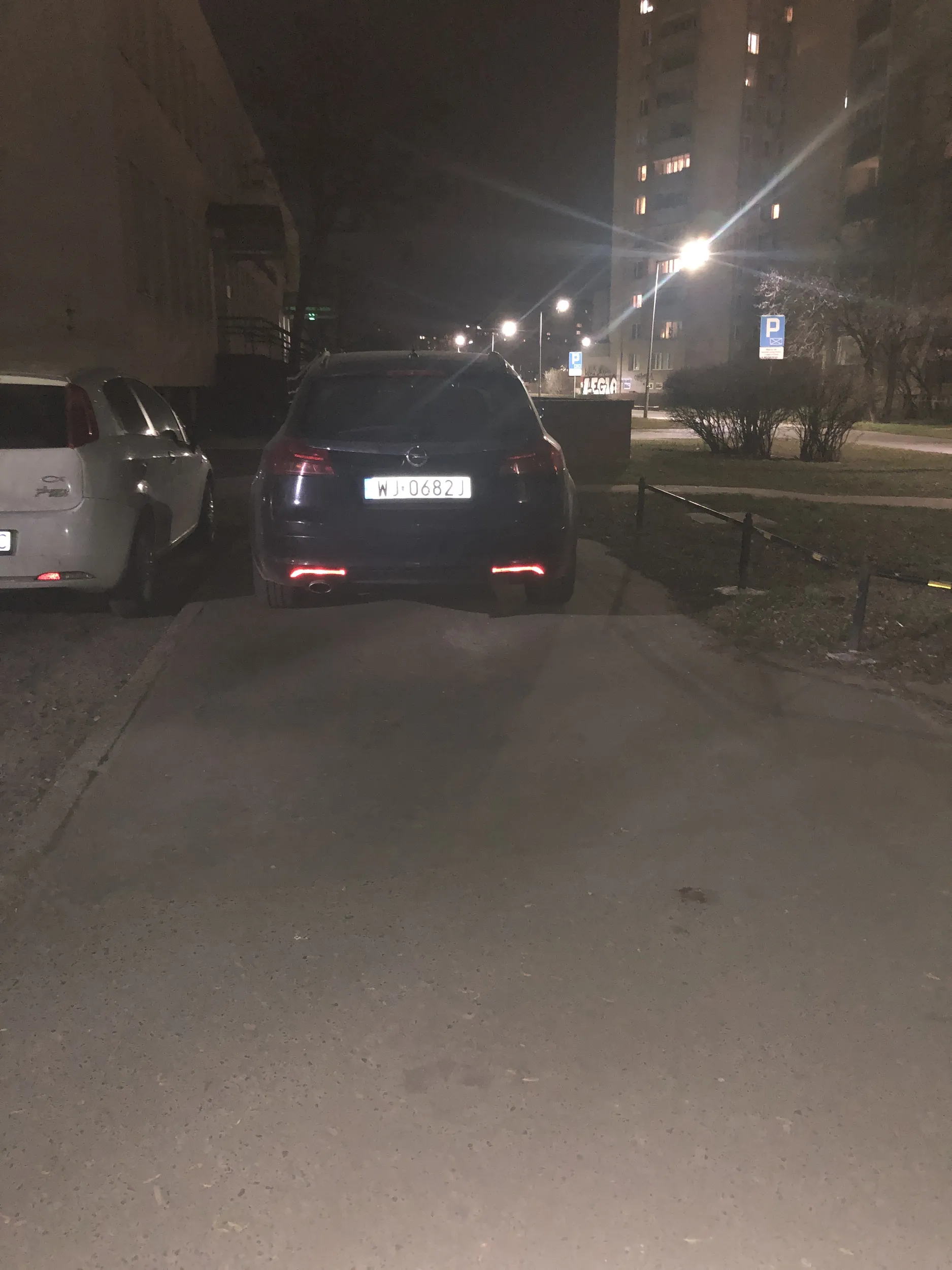 parking na chodniku pozdrawiam